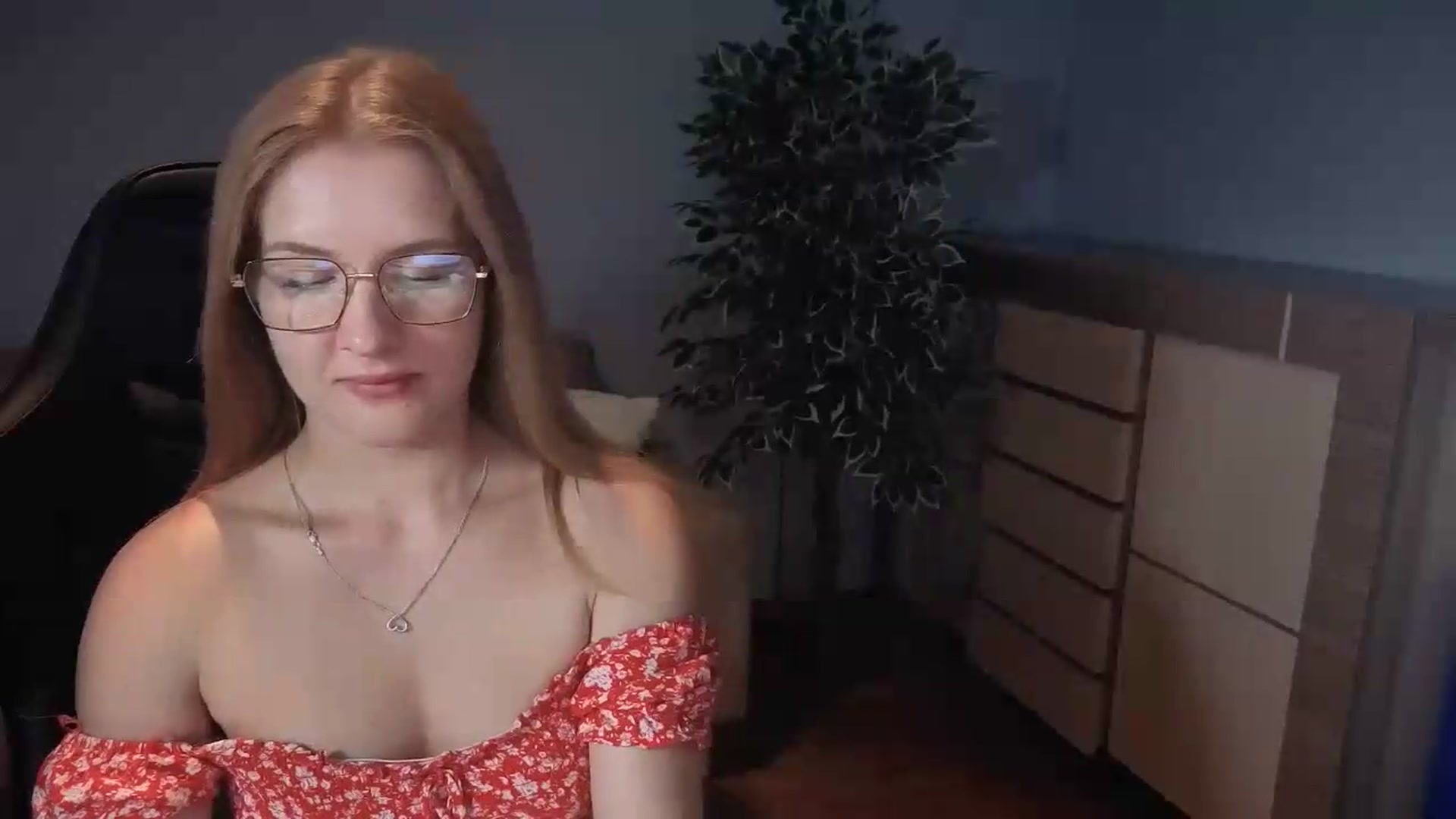 Gallery image thumbnail from AliceSi's myfreecams stream on, 07/21/2026, 15:10 image 9 of 20