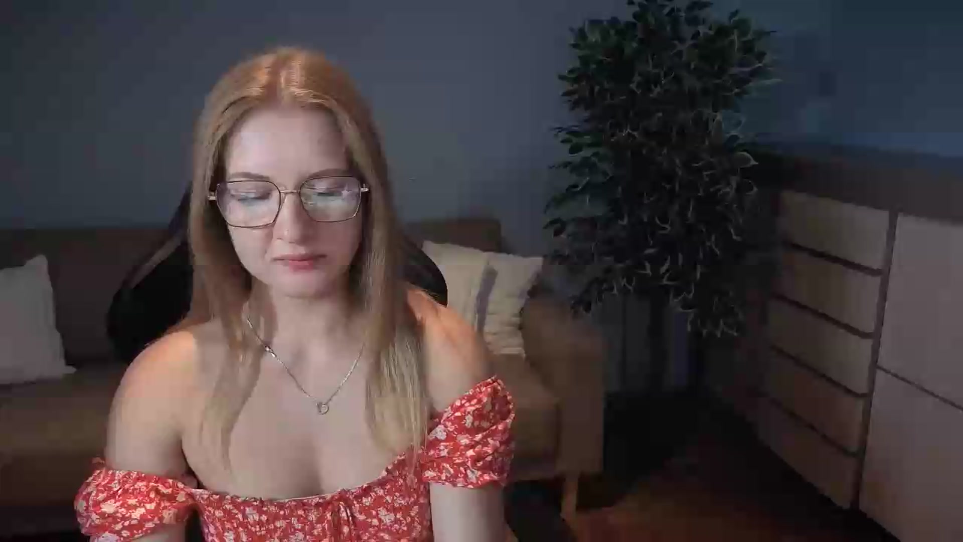 Gallery image thumbnail from AliceSi's myfreecams stream on, 07/21/2026, 15:10 image 1 of 20