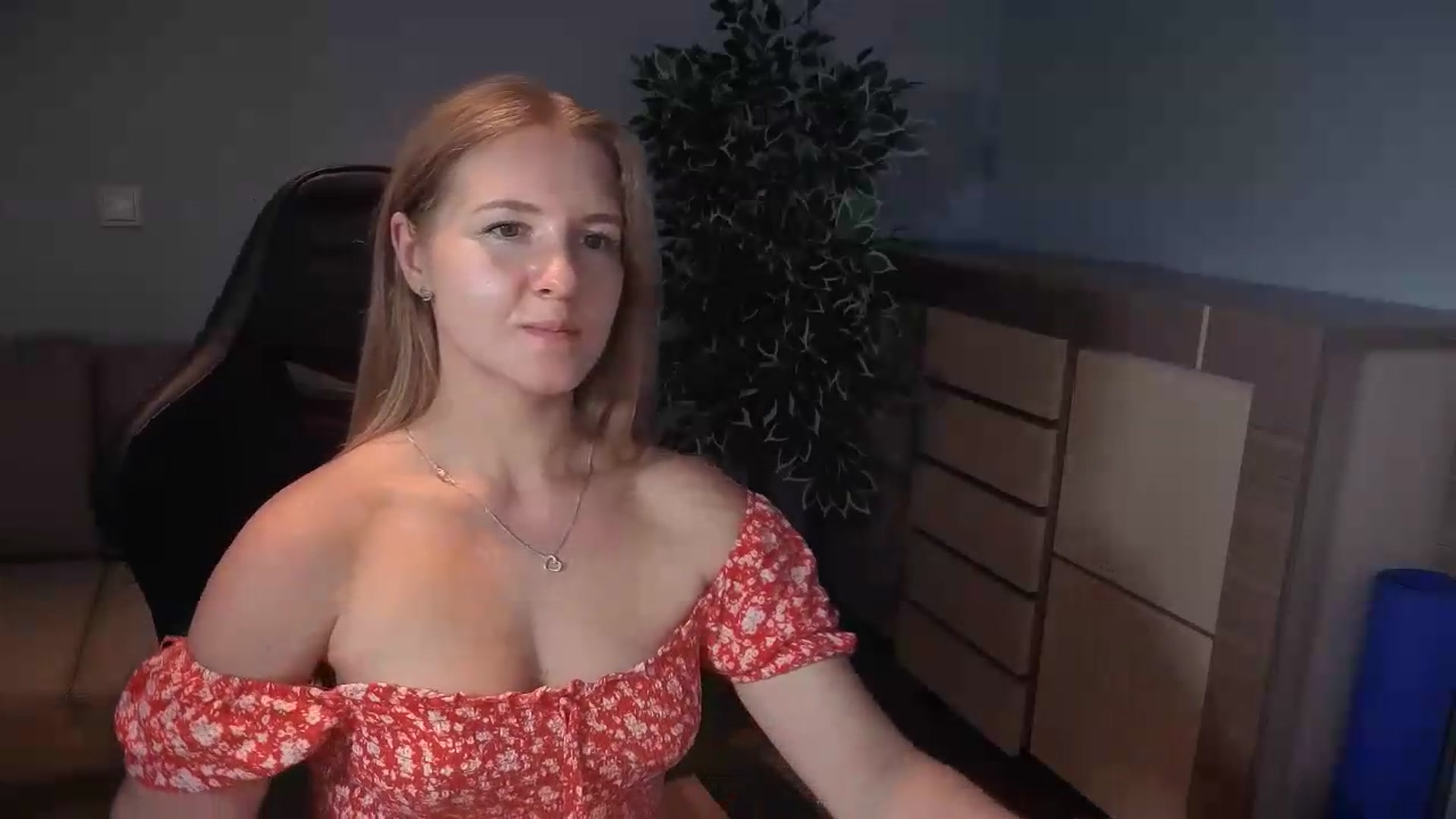 Gallery image thumbnail from AliceSi's myfreecams stream on, 07/21/2026, 16:44 image 19 of 20