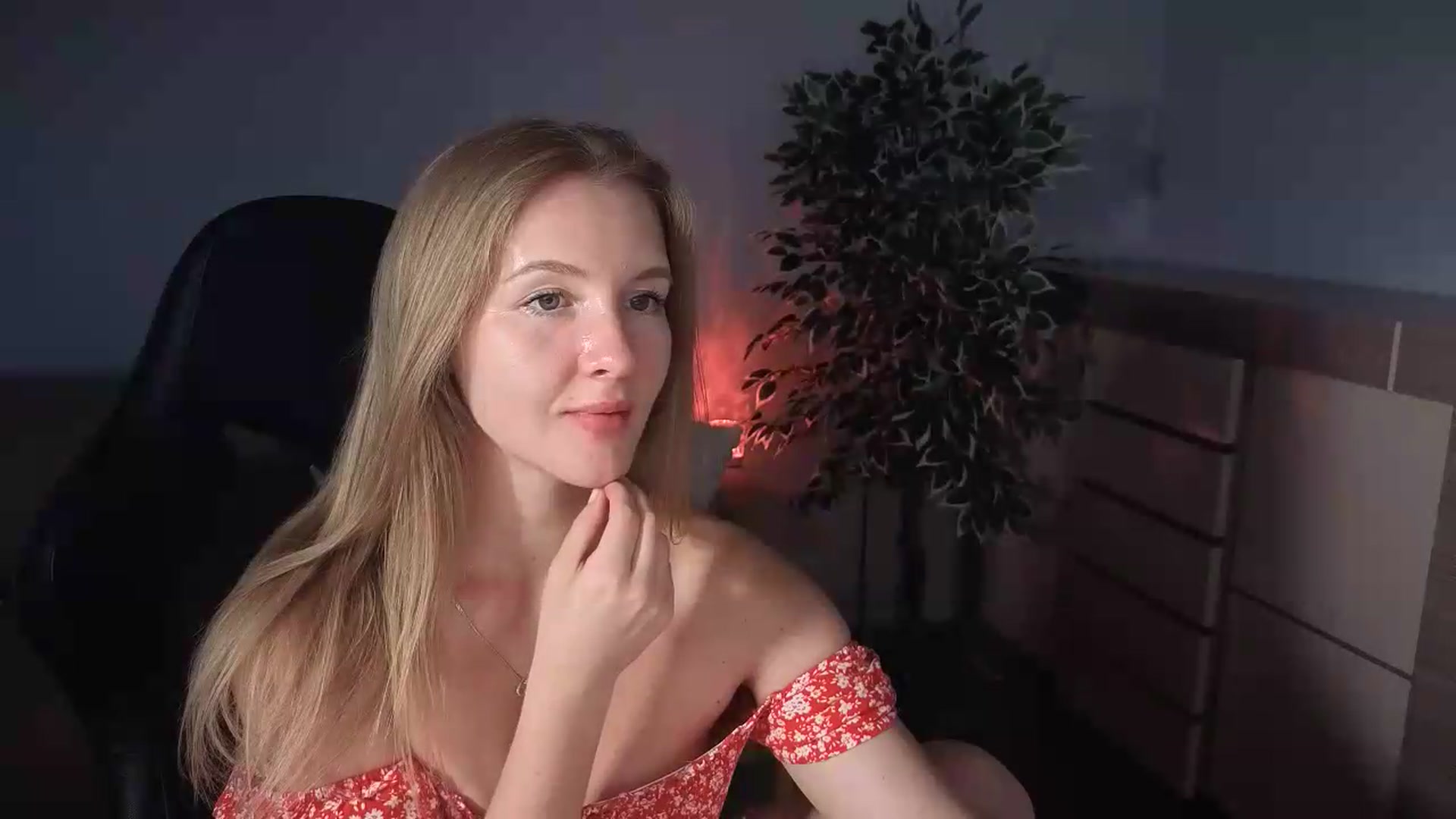 Gallery image thumbnail from AliceSi's myfreecams stream on, 07/21/2026, 17:29 image 16 of 20