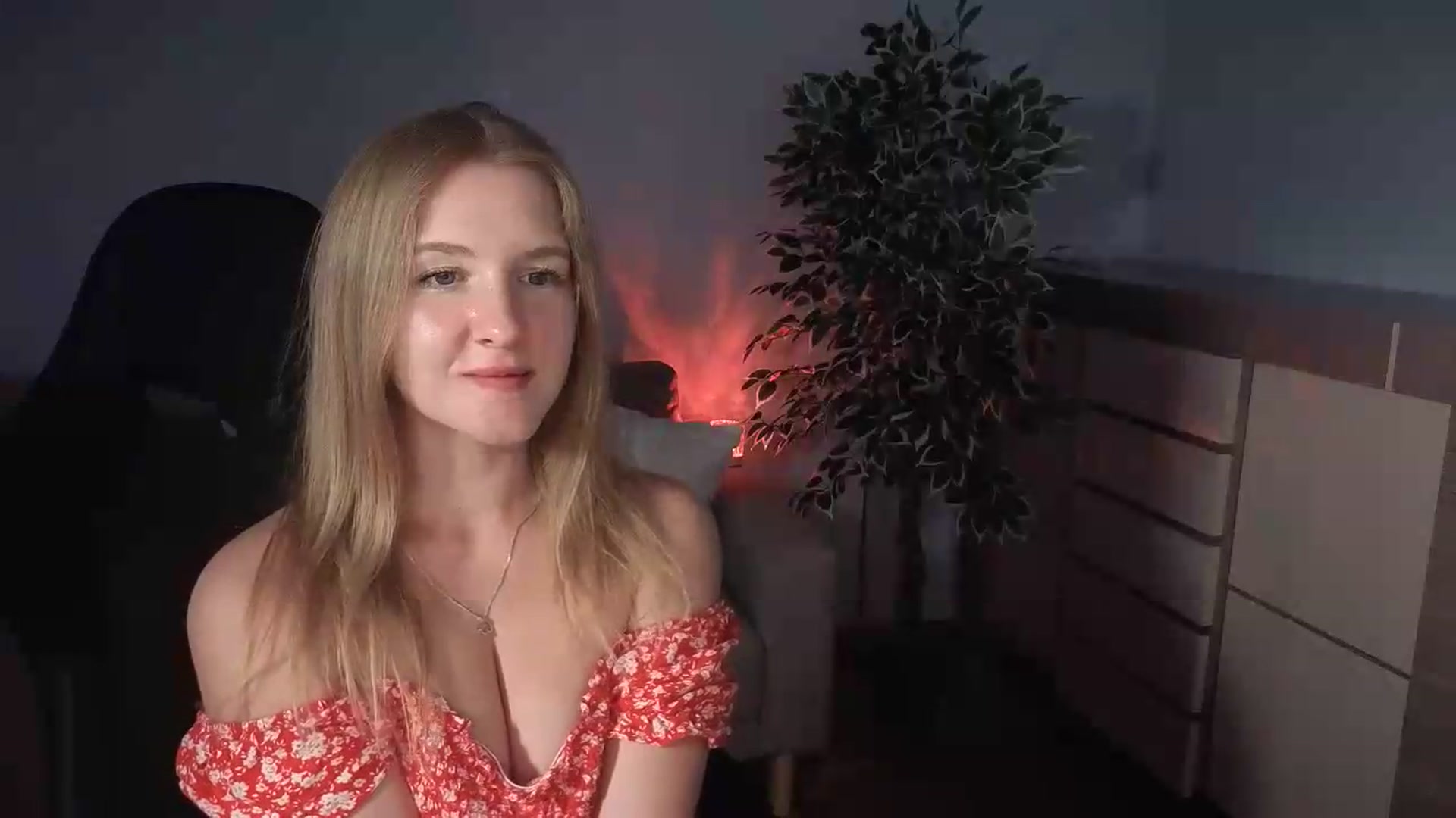 Gallery image thumbnail from AliceSi's myfreecams stream on, 07/21/2026, 17:29 image 2 of 20