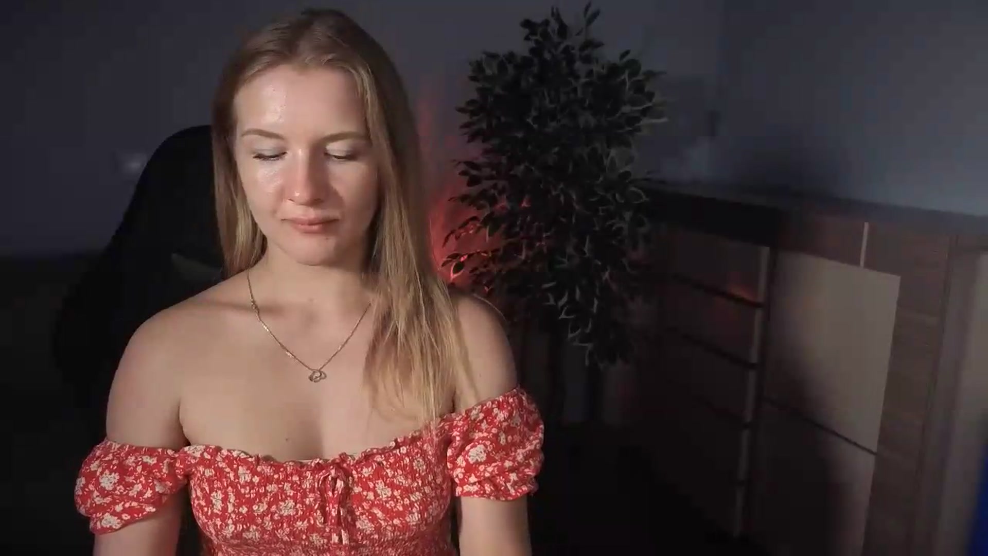 Gallery image thumbnail from AliceSi's myfreecams stream on, 07/21/2026, 20:24 image 19 of 20
