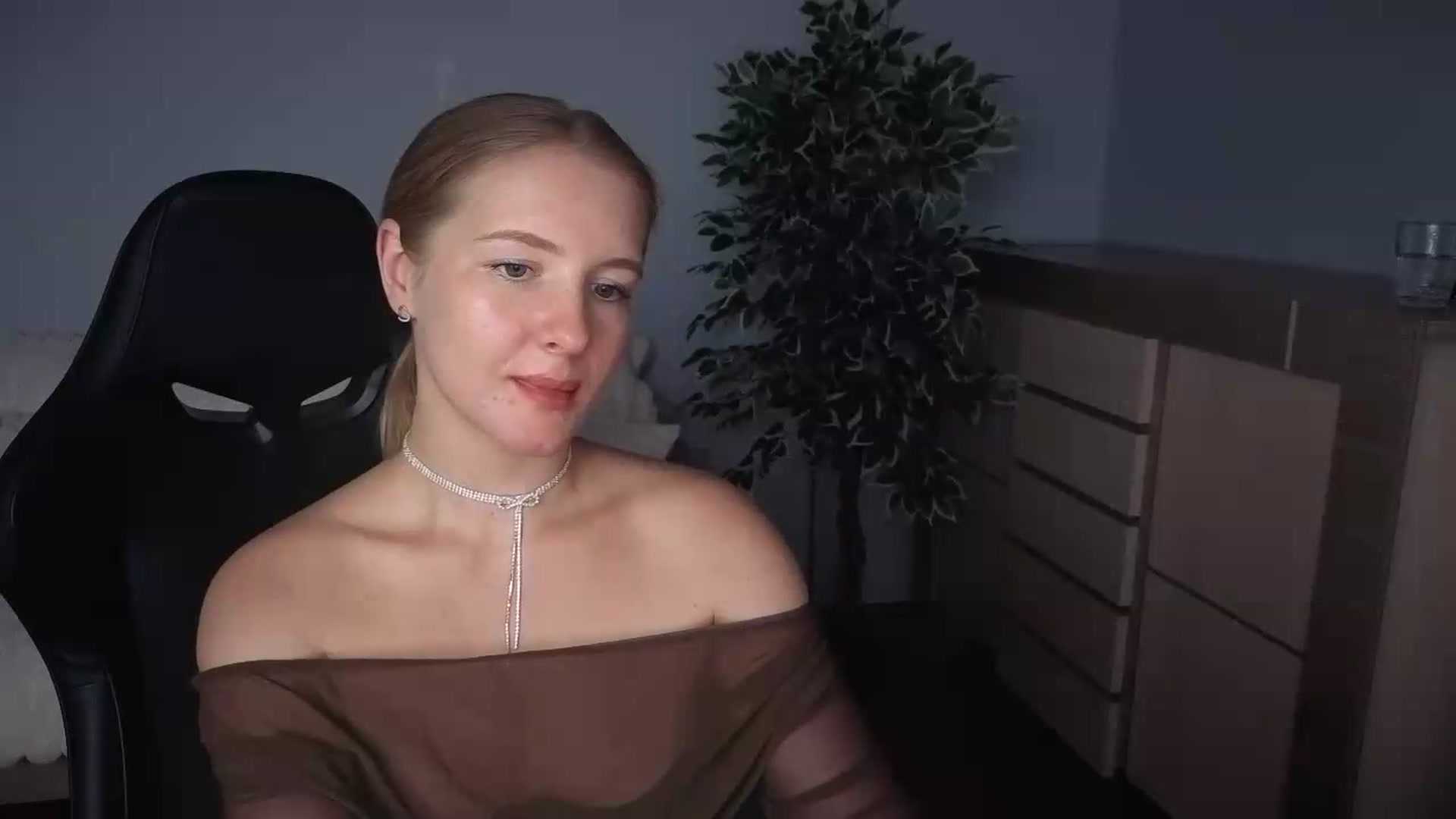 Gallery image thumbnail from AliceSi's myfreecams stream on, 07/27/2026, 15:19 image 14 of 20