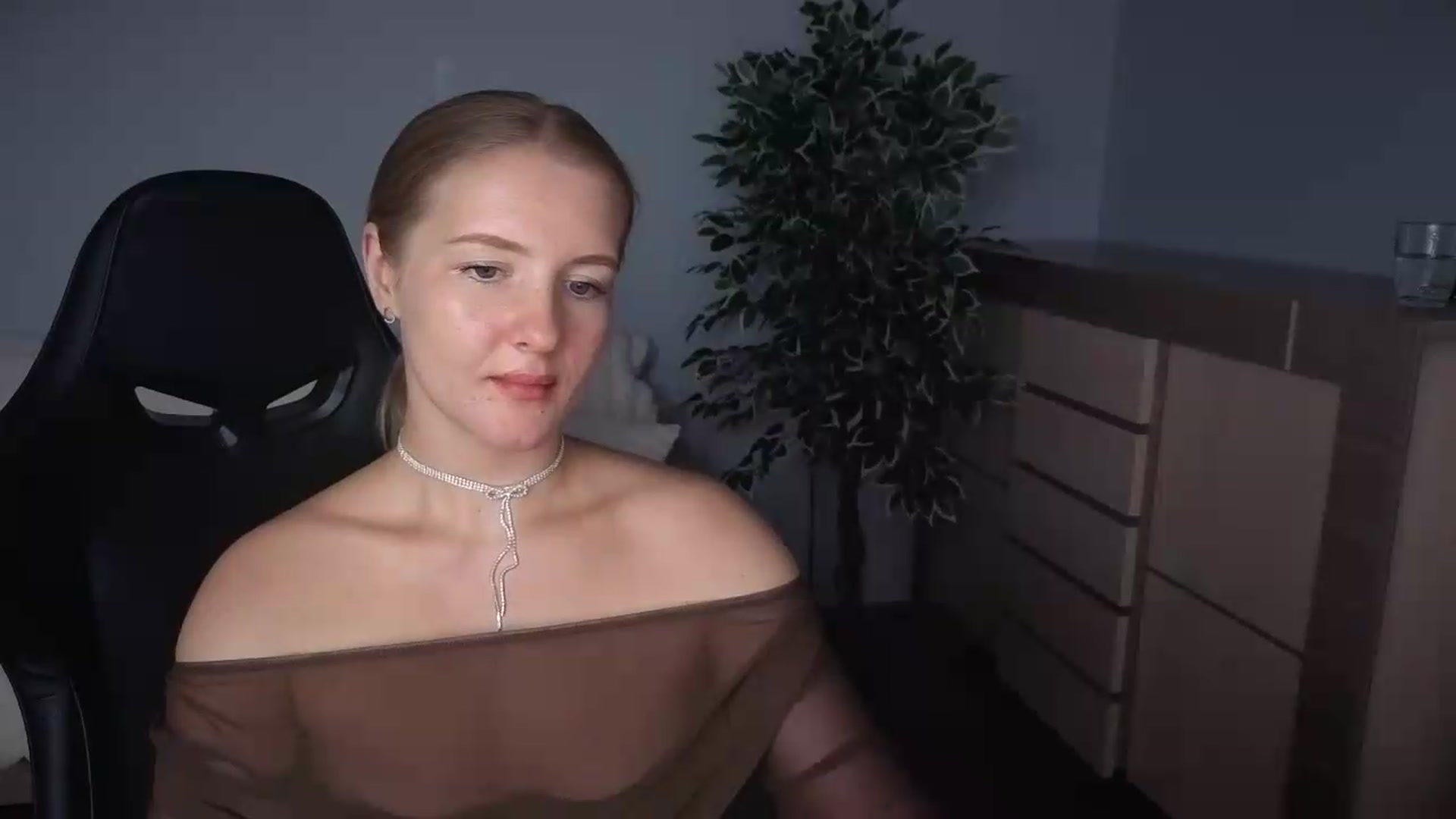 Gallery image thumbnail from AliceSi's myfreecams stream on, 07/27/2026, 15:19 image 15 of 20