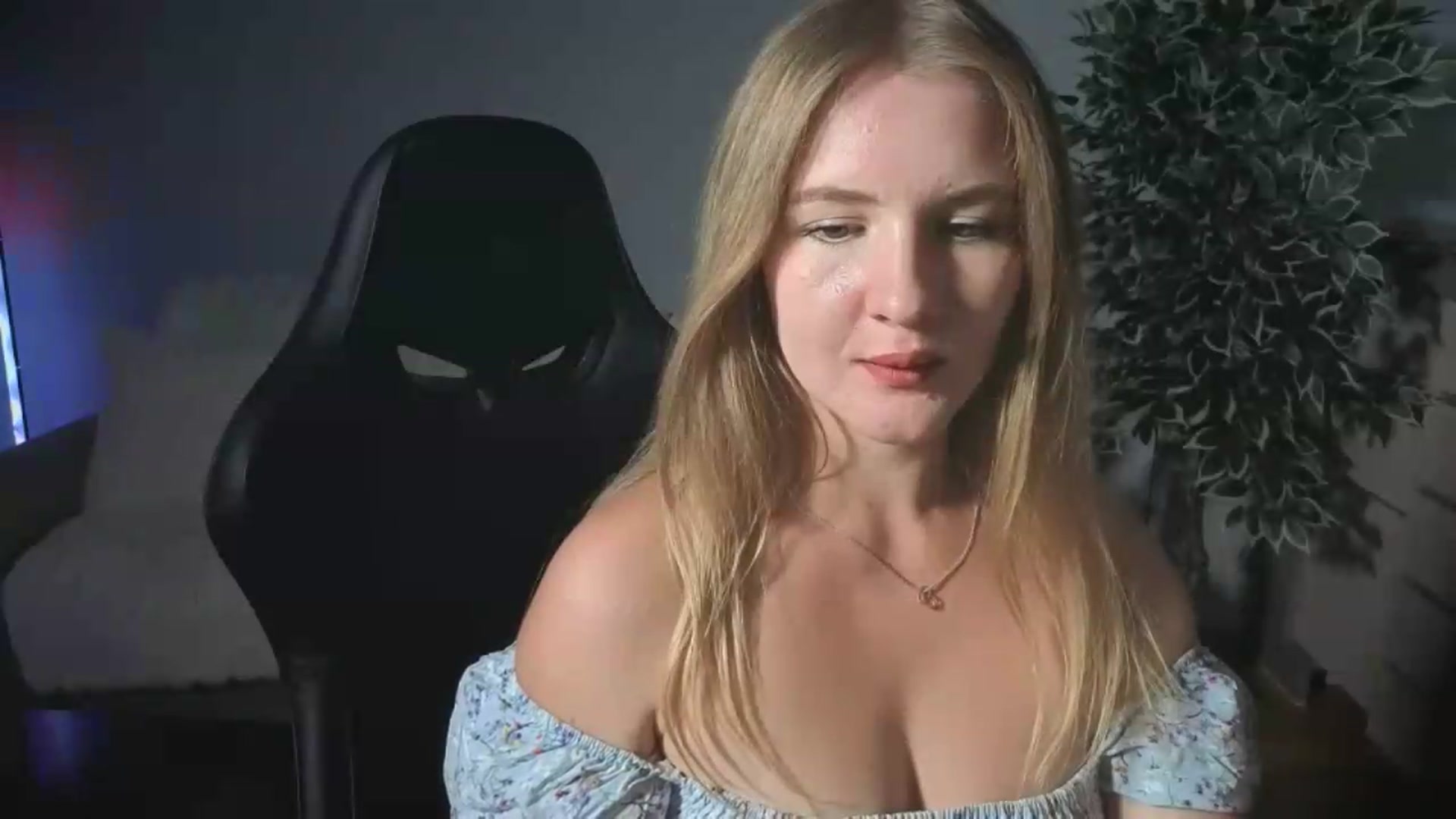 Gallery image thumbnail from AliceSi's myfreecams stream on, 08/20/2026, 12:54 image 19 of 20