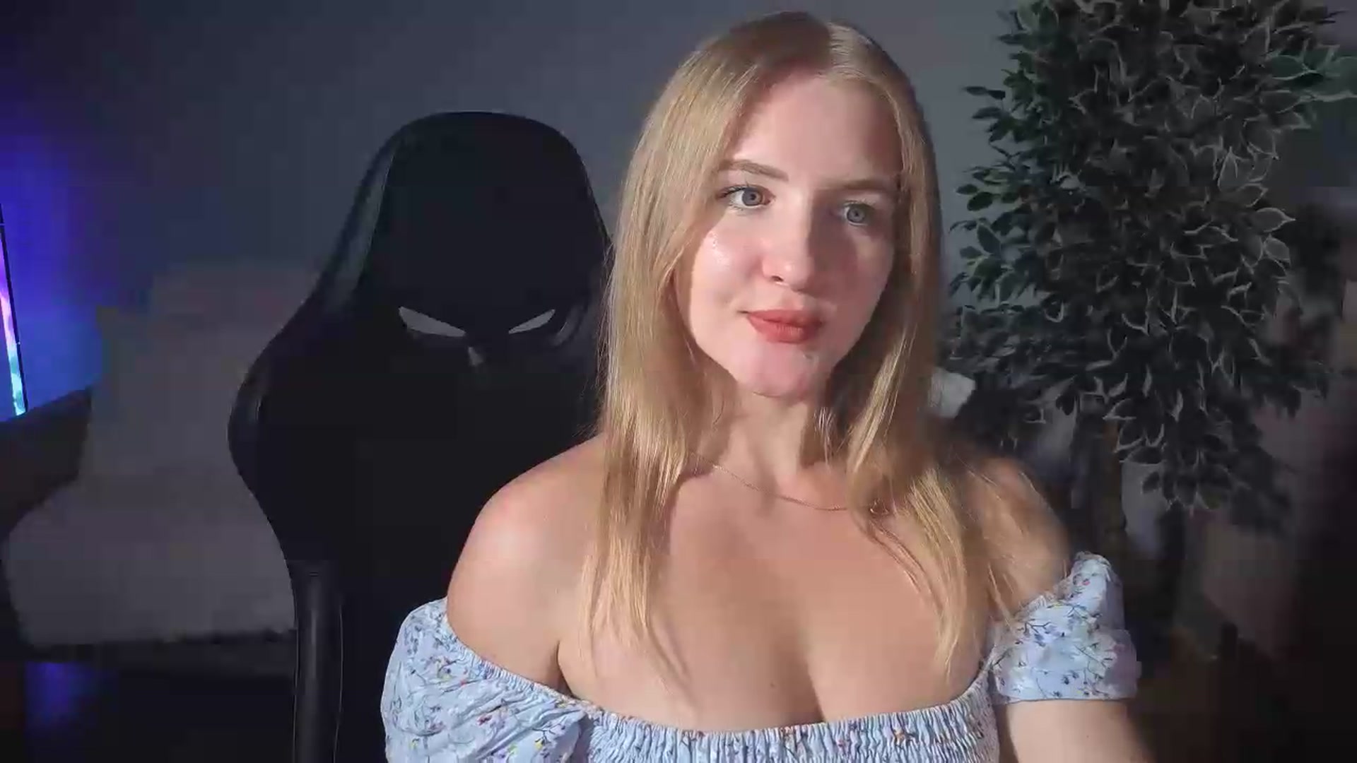 Gallery image thumbnail from AliceSi's myfreecams stream on, 08/20/2026, 12:54 image 2 of 20