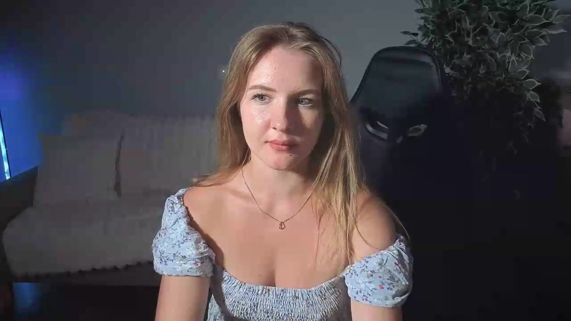 Gallery image thumbnail from AliceSi's myfreecams stream on, 08/20/2026, 15:43 image 13 of 20