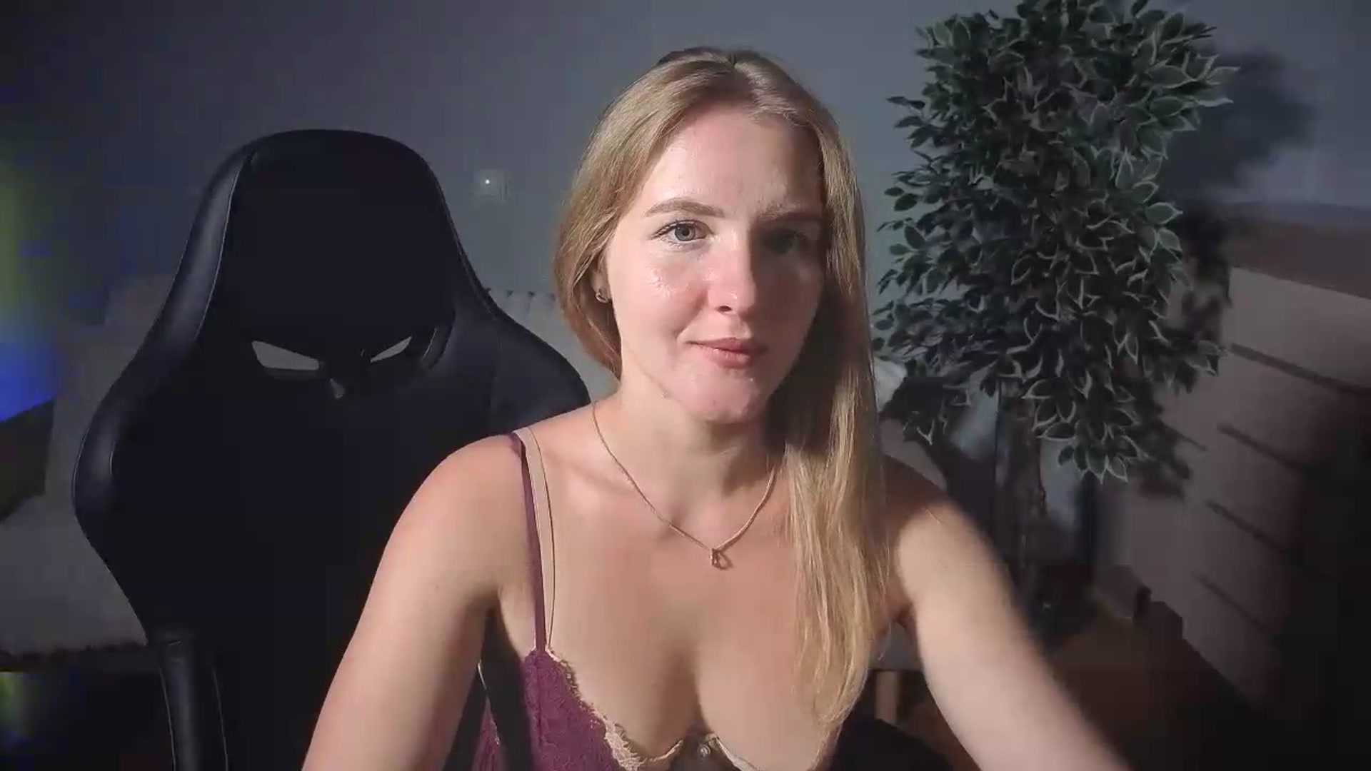 Gallery image thumbnail from AliceSi's myfreecams stream on, 08/21/2026, 08:22 image 16 of 20