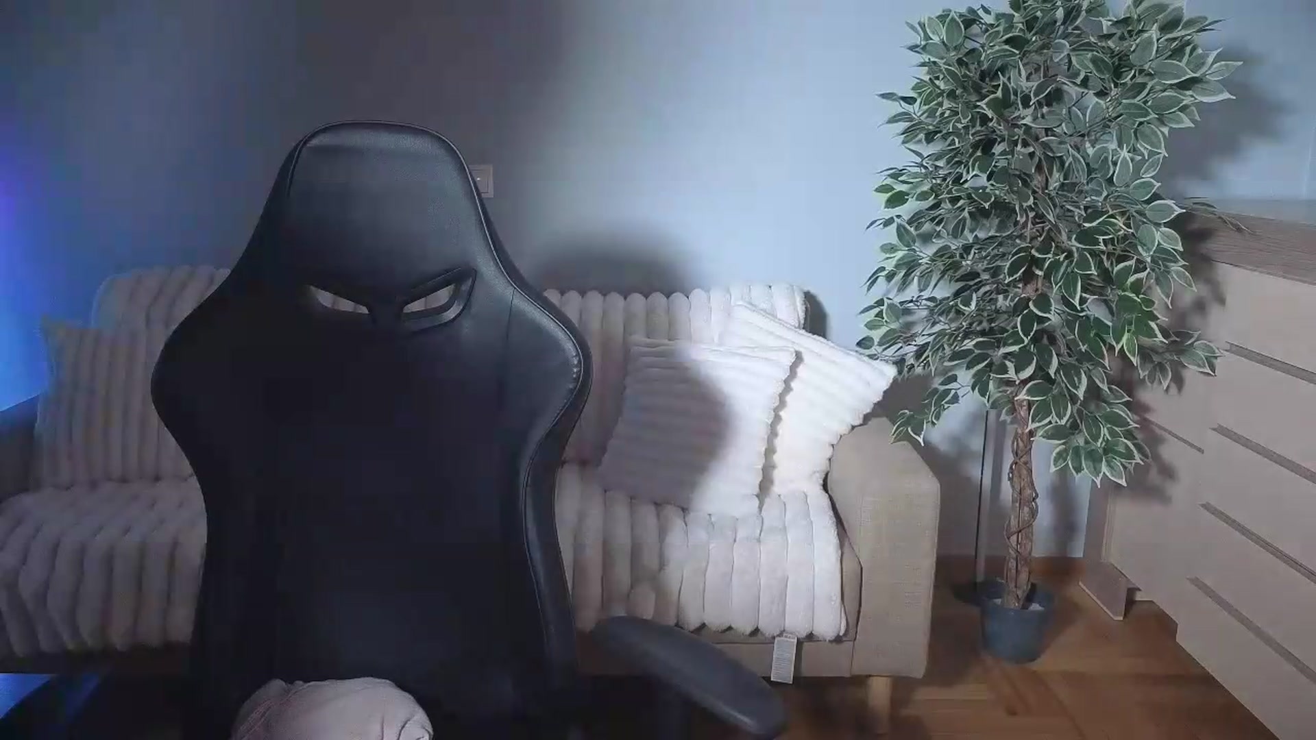 Gallery image thumbnail from AliceSi's myfreecams stream on, 08/21/2026, 08:22 image 20 of 20