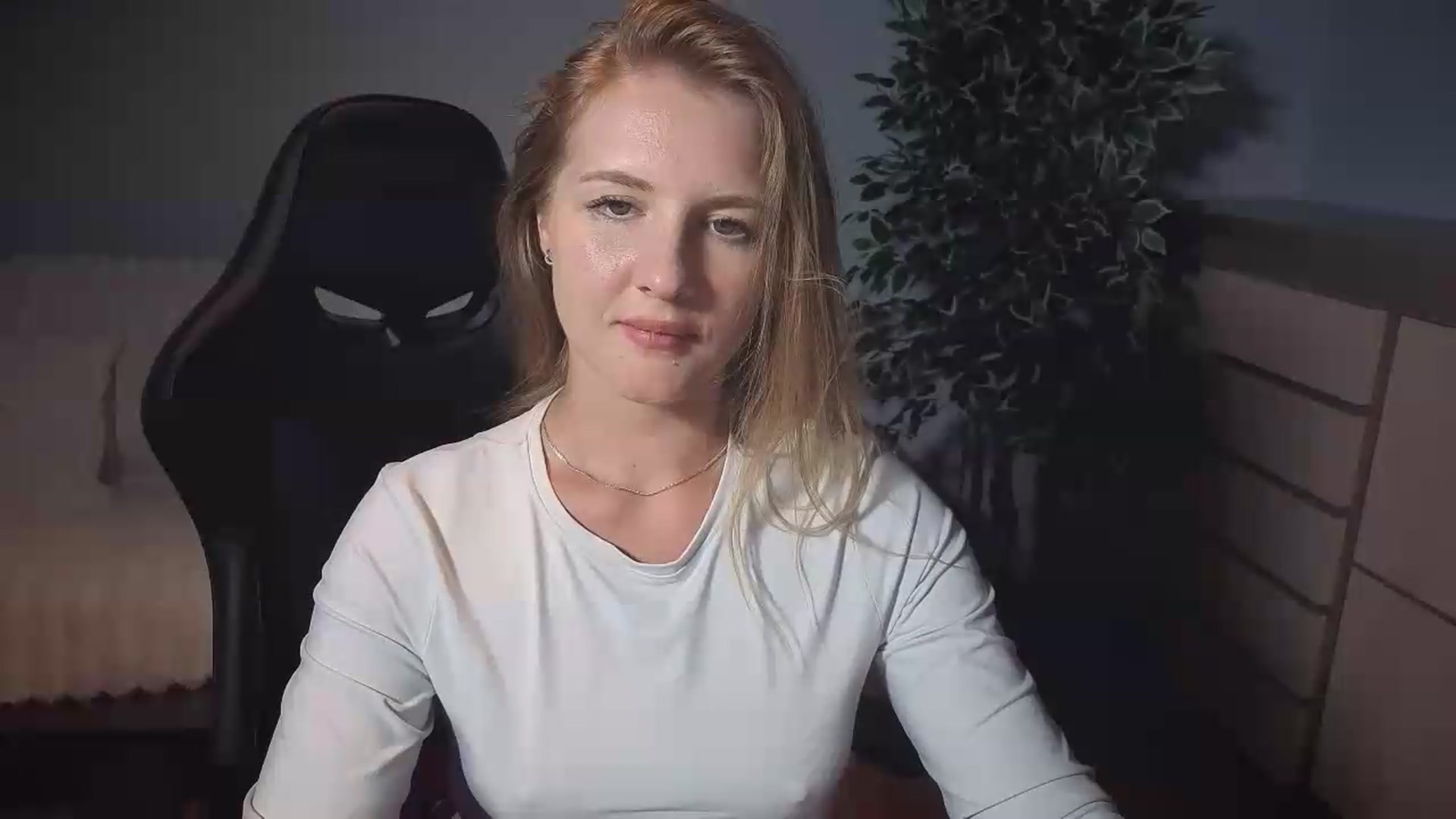 Gallery image thumbnail from AliceSi's myfreecams stream on, 08/23/2026, 15:51 image 2 of 20