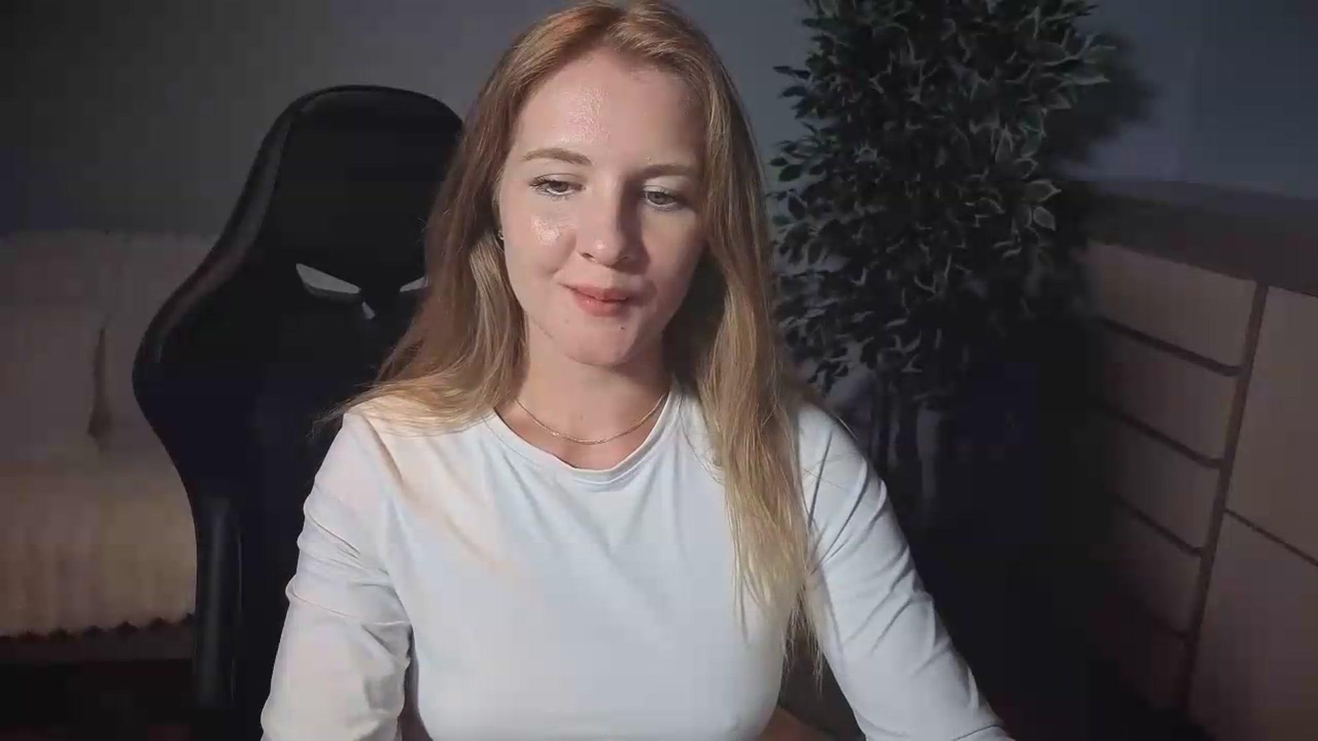 Gallery image thumbnail from AliceSi's myfreecams stream on, 08/23/2026, 15:51 image 4 of 20