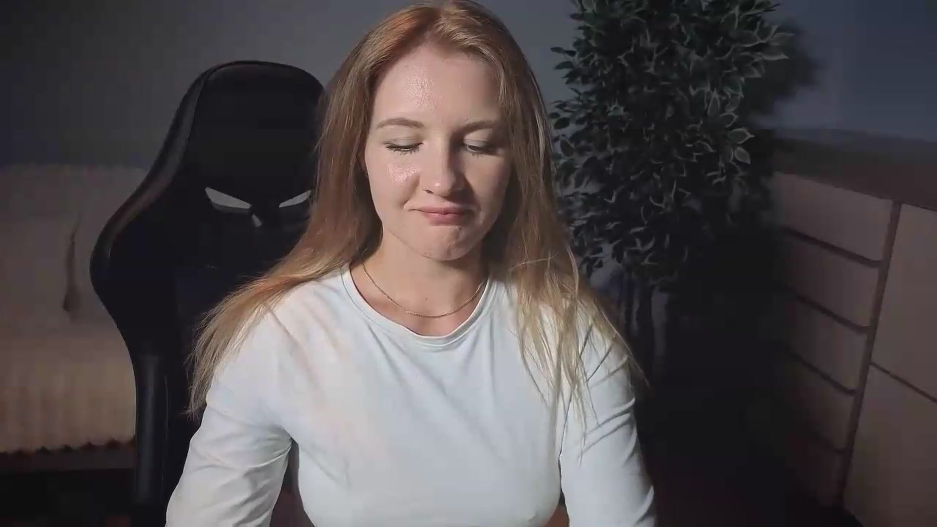 Gallery image thumbnail from AliceSi's myfreecams stream on, 08/23/2026, 15:51 image 3 of 20