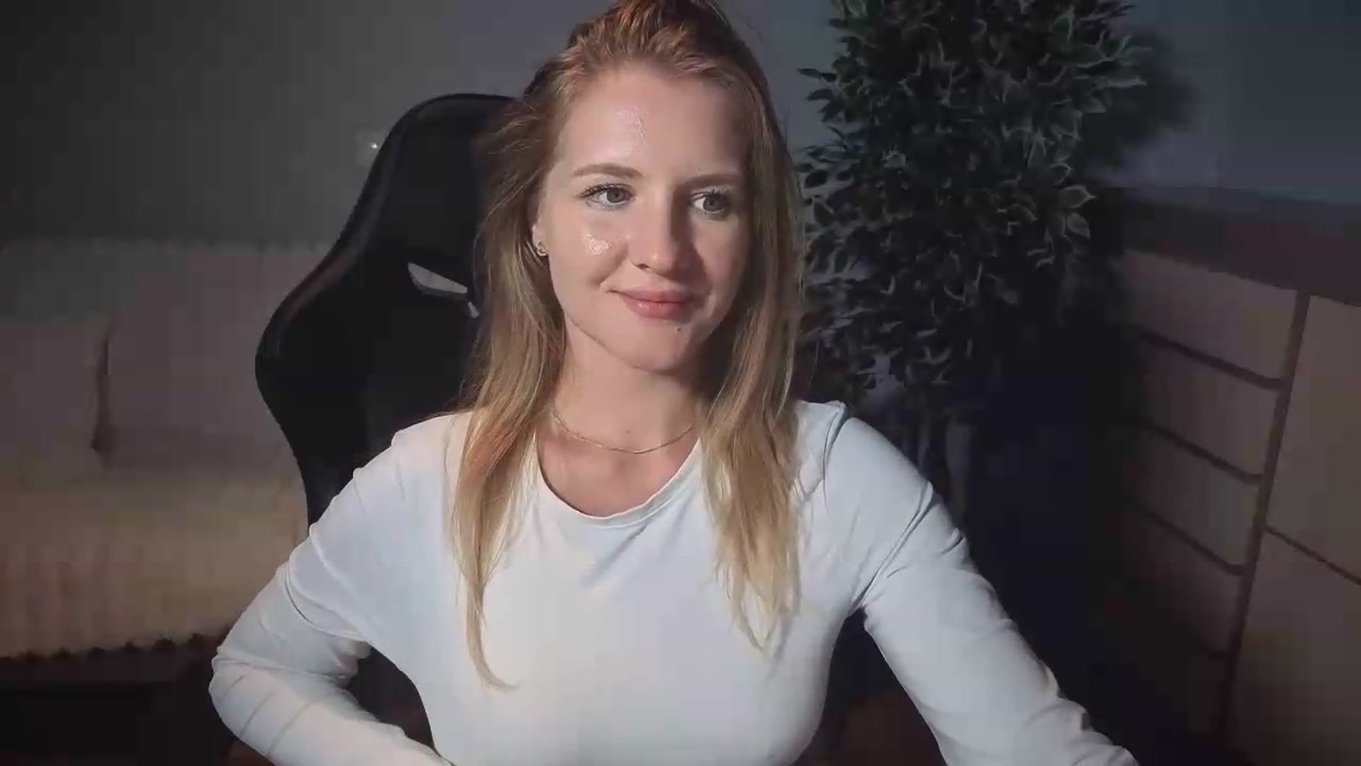 Gallery image thumbnail from AliceSi's myfreecams stream on, 08/23/2026, 15:51 image 18 of 20