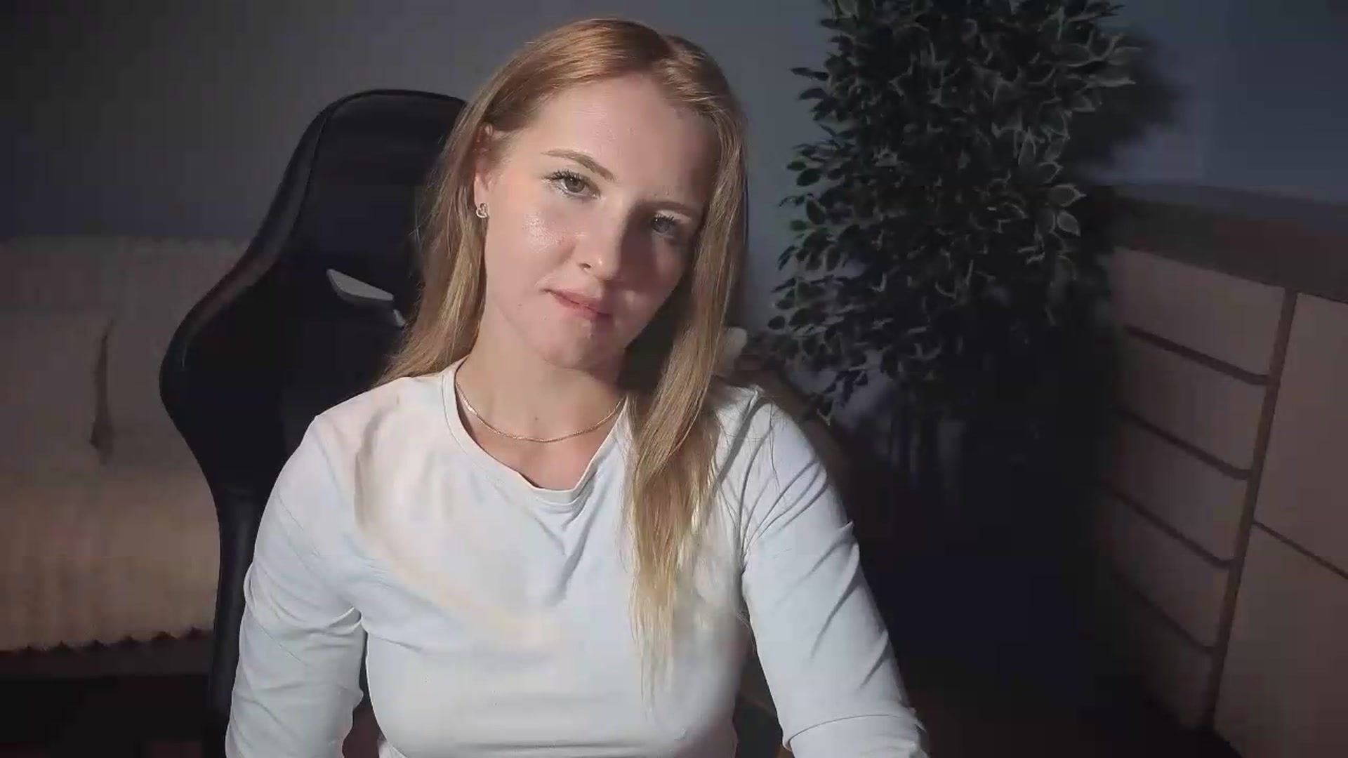 Gallery image thumbnail from AliceSi's myfreecams stream on, 08/23/2026, 15:51 image 7 of 20