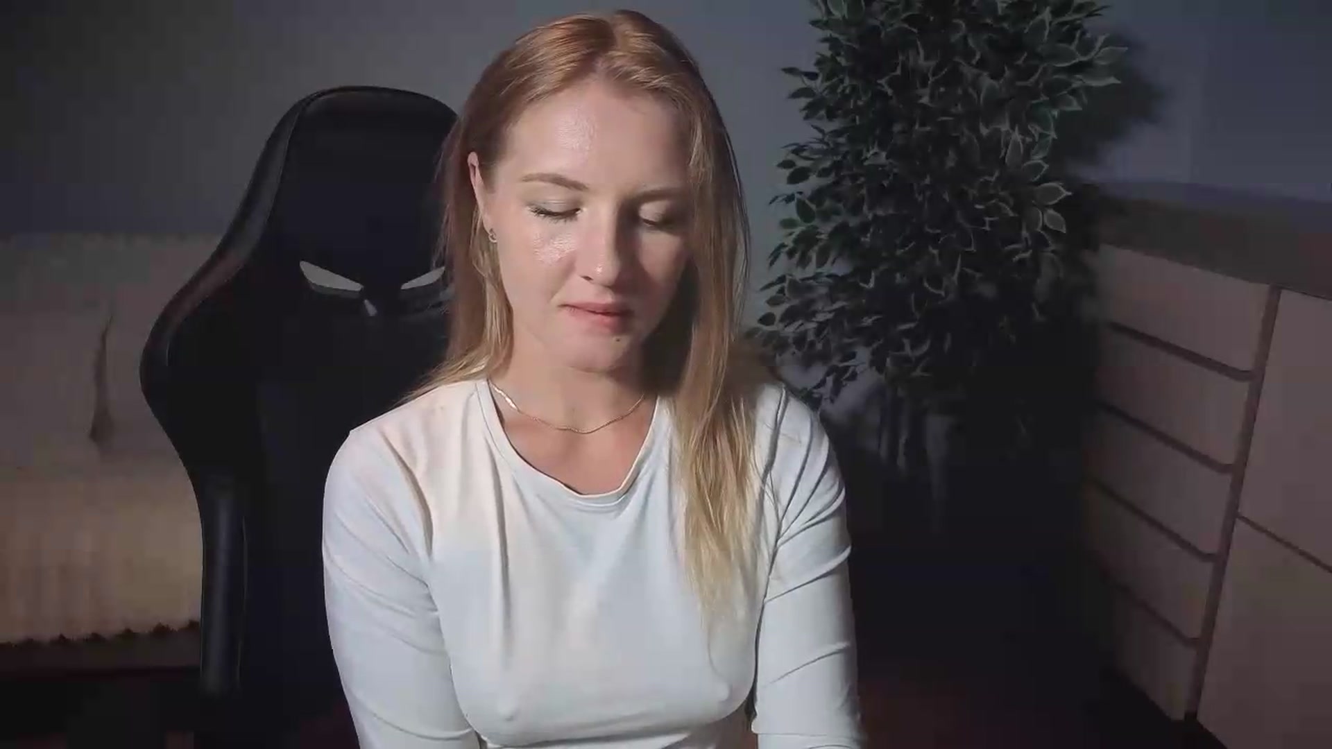 Gallery image thumbnail from AliceSi's myfreecams stream on, 08/23/2026, 15:51 image 8 of 20