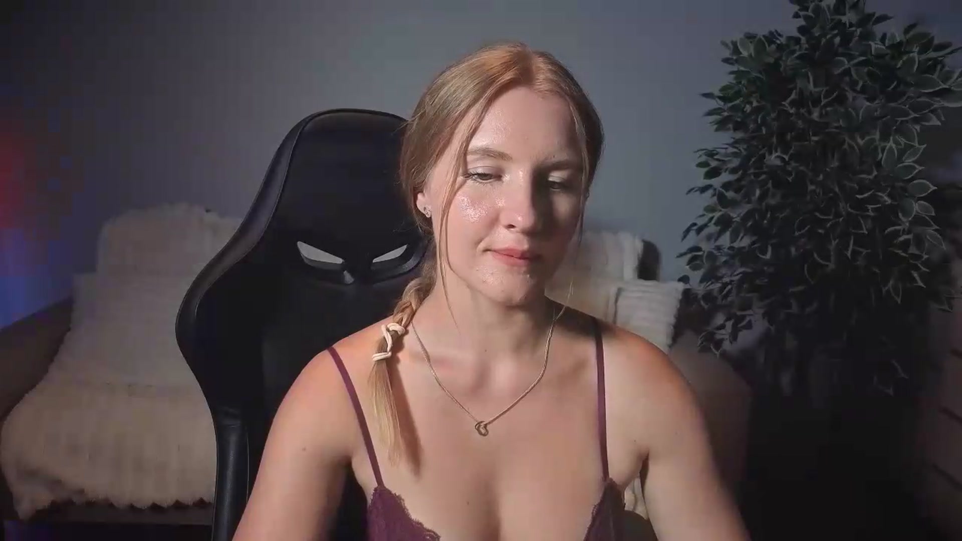 Gallery image thumbnail from AliceSi's myfreecams stream on, 08/25/2026, 16:36 image 15 of 20