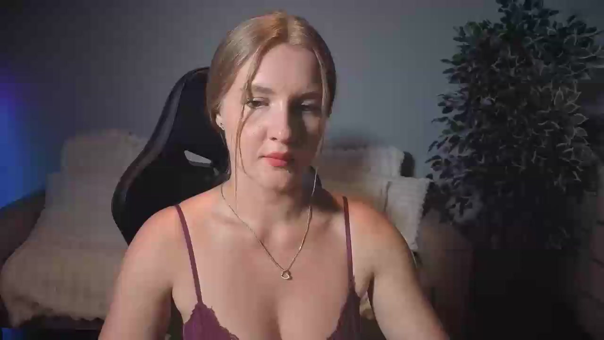 Gallery image thumbnail from AliceSi's myfreecams stream on, 08/25/2026, 16:36 image 1 of 20