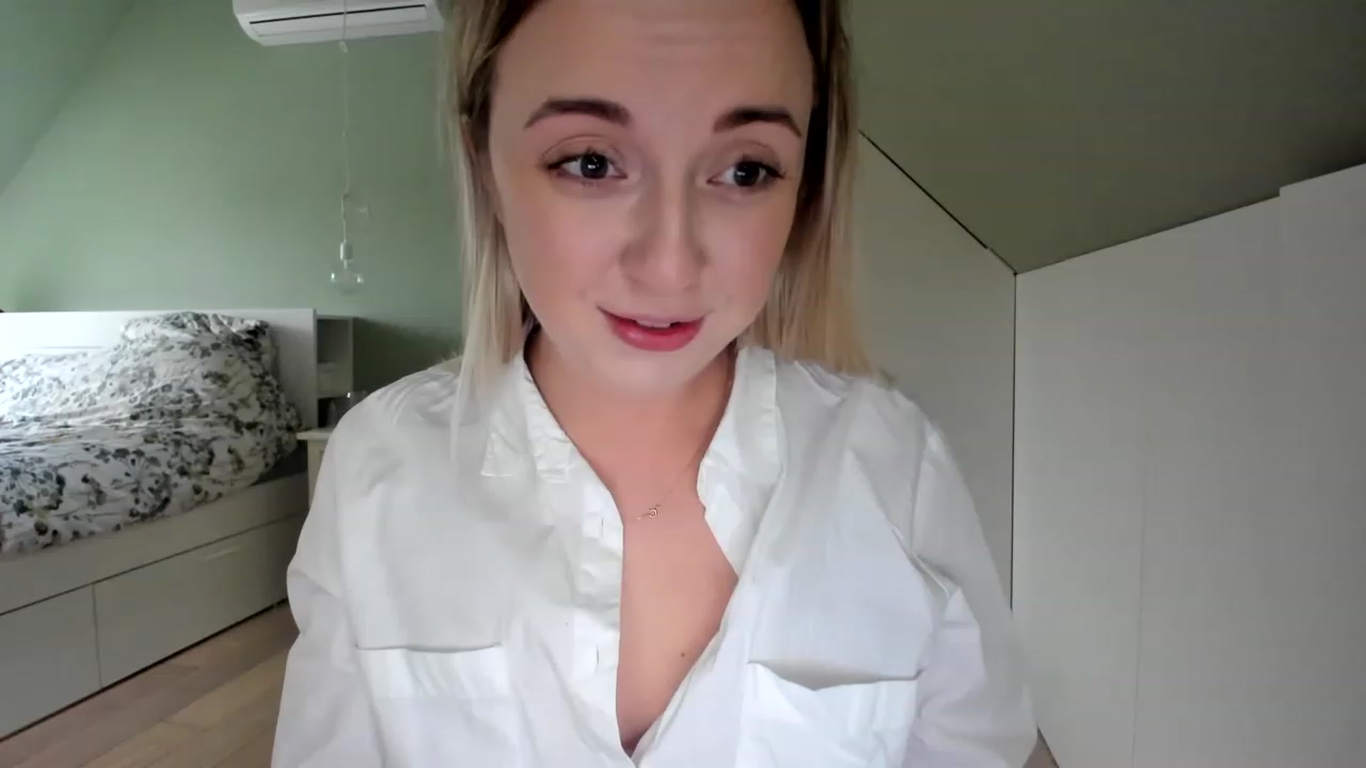 Gallery image thumbnail from AliceSmiley's myfreecams stream on, 12/02/2022, 09:53 image 6 of 20