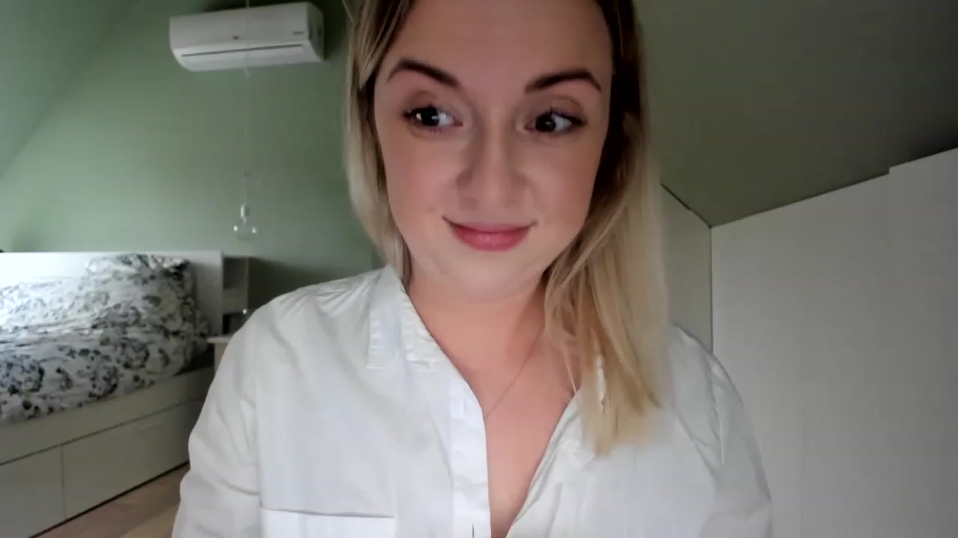 Gallery image thumbnail from AliceSmiley's myfreecams stream on, 12/02/2022, 09:53 image 16 of 20