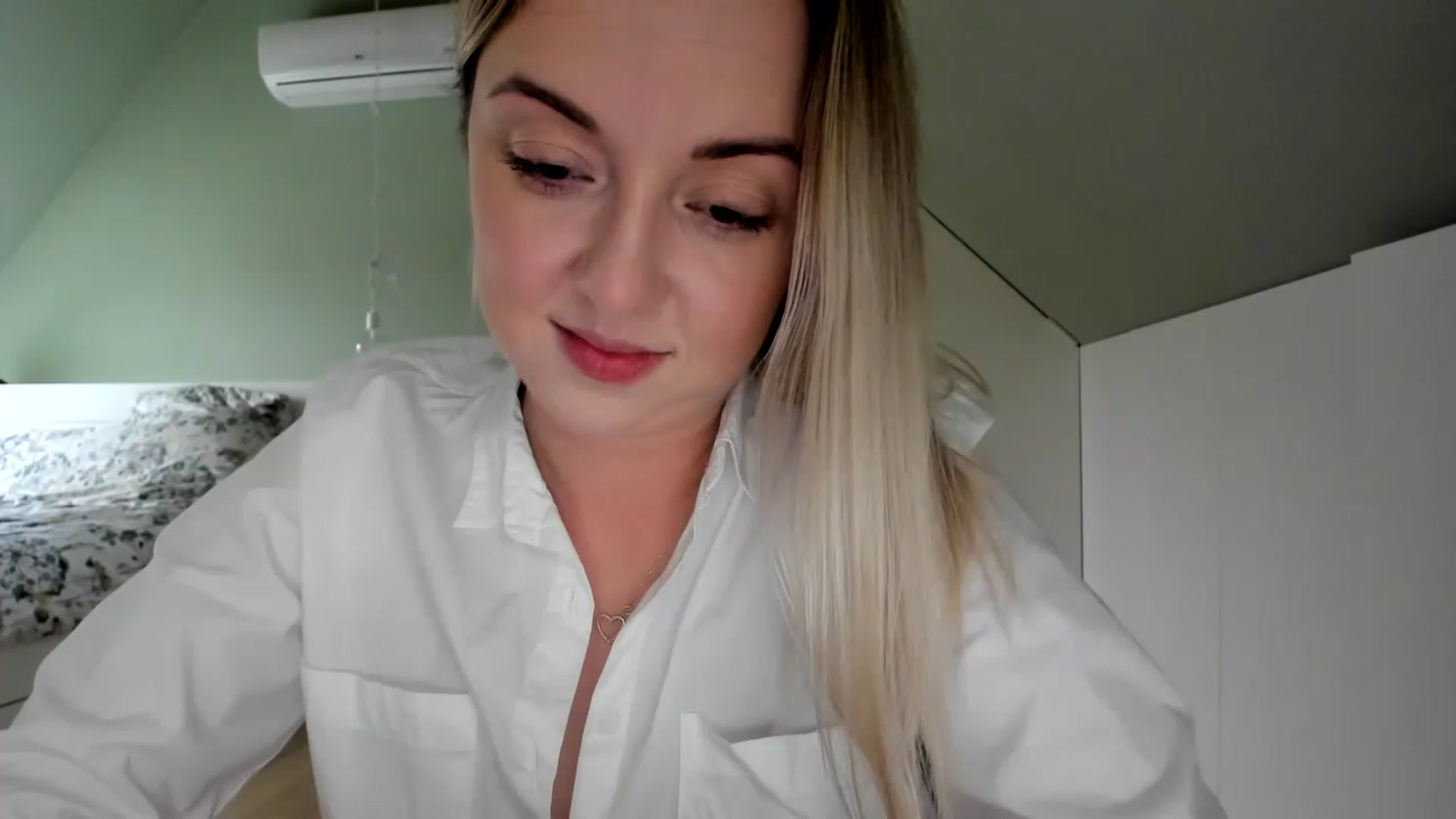 Gallery image thumbnail from AliceSmiley's myfreecams stream on, 12/02/2022, 09:53 image 14 of 20