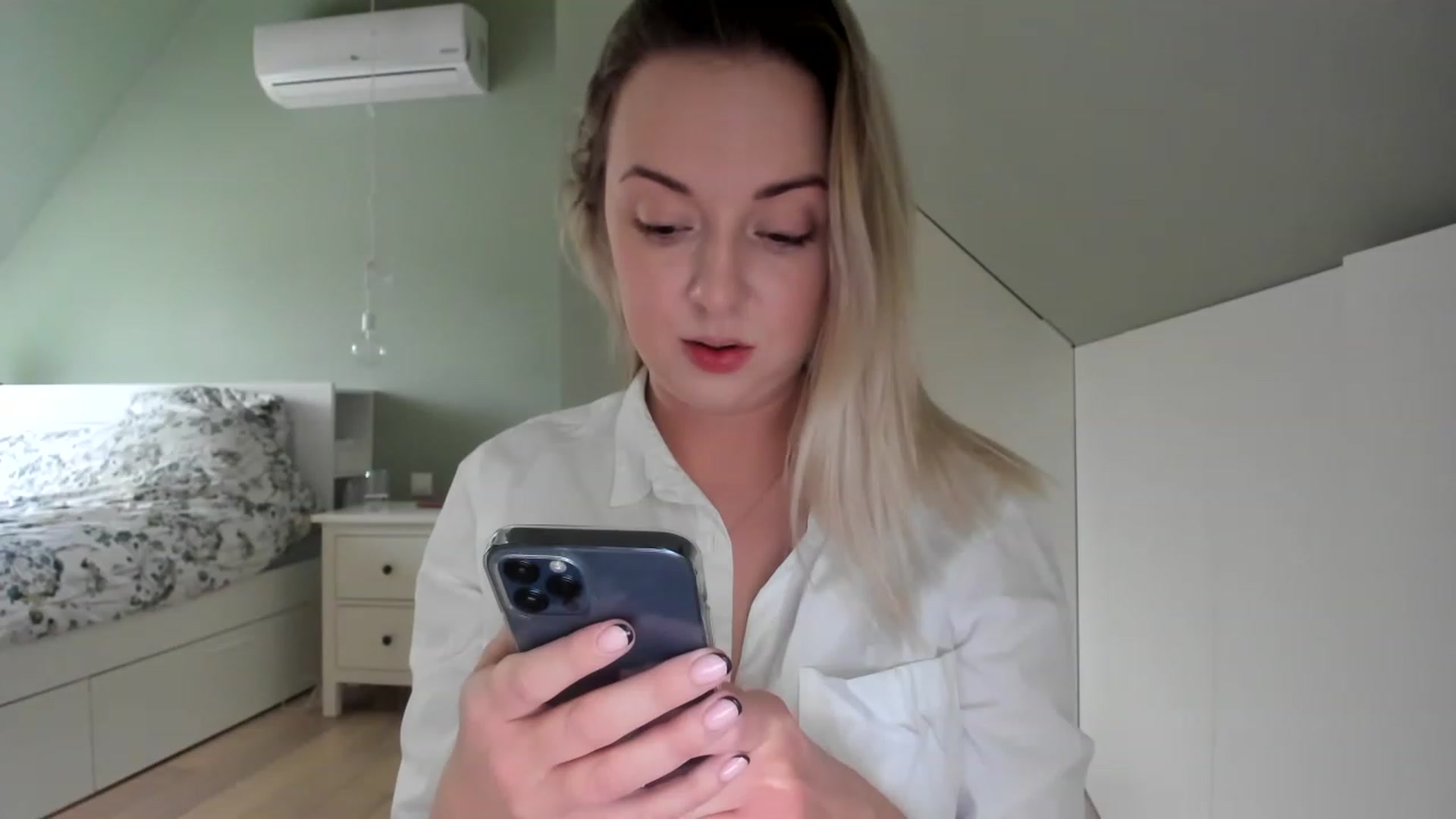 Gallery image thumbnail from AliceSmiley's myfreecams stream on, 12/02/2022, 09:53 image 18 of 20
