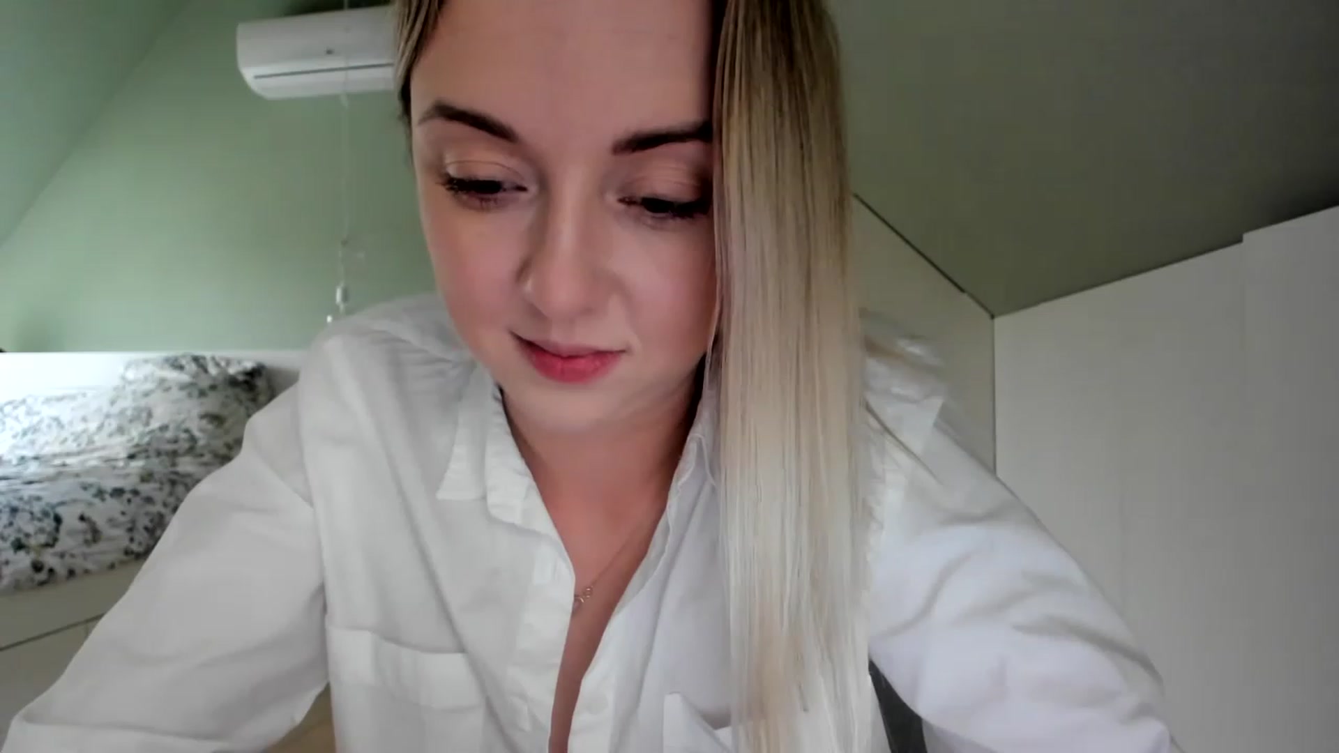 Gallery image thumbnail from AliceSmiley's myfreecams stream on, 12/02/2022, 09:53 image 15 of 20