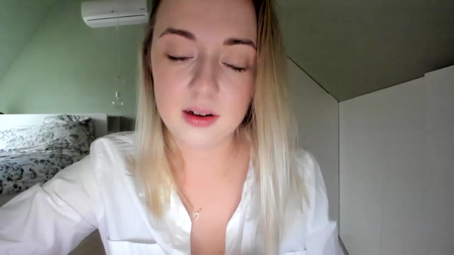 Gallery image thumbnail from AliceSmiley's myfreecams stream on, 12/02/2022, 10:29 image 8 of 20