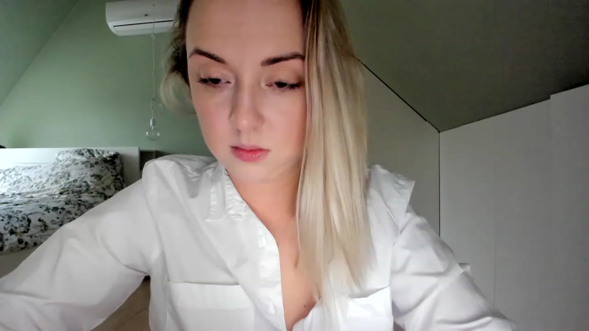 Gallery image thumbnail from AliceSmiley's myfreecams stream on, 12/02/2022, 10:29 image 15 of 20