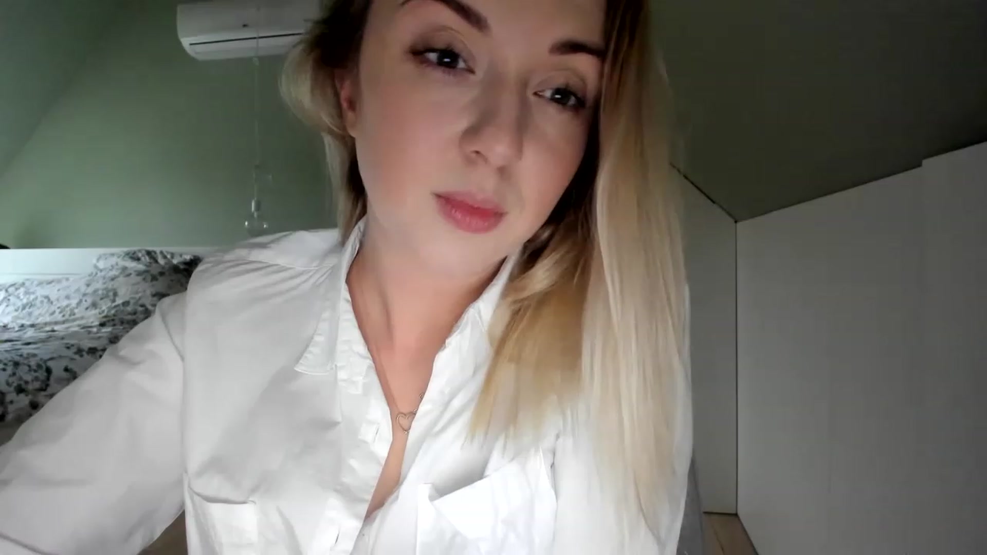 Gallery image thumbnail from AliceSmiley's myfreecams stream on, 12/02/2022, 10:29 image 18 of 20