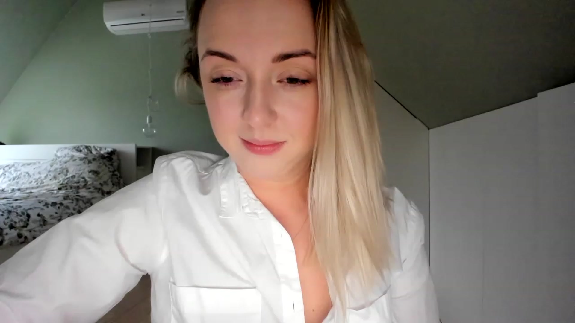 Gallery image thumbnail from AliceSmiley's myfreecams stream on, 12/02/2022, 10:29 image 14 of 20