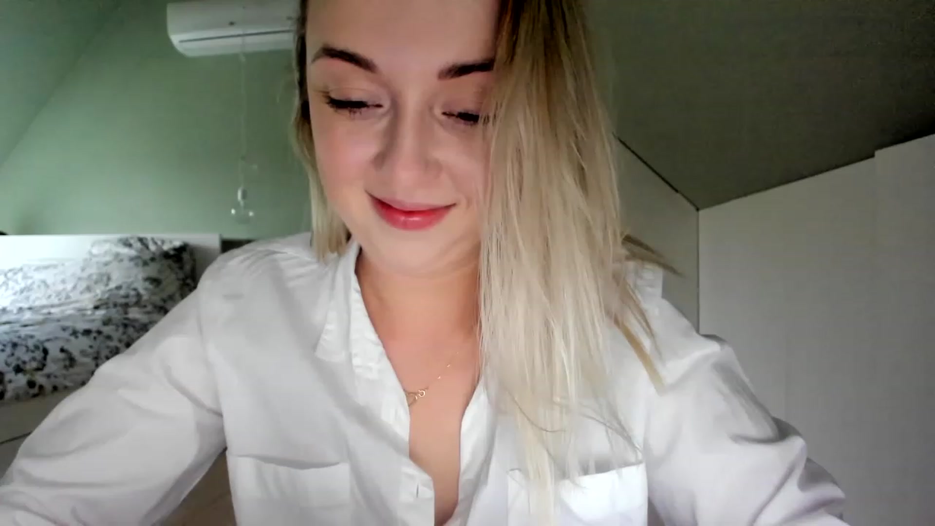 Gallery image thumbnail from AliceSmiley's myfreecams stream on, 12/02/2022, 10:29 image 1 of 20