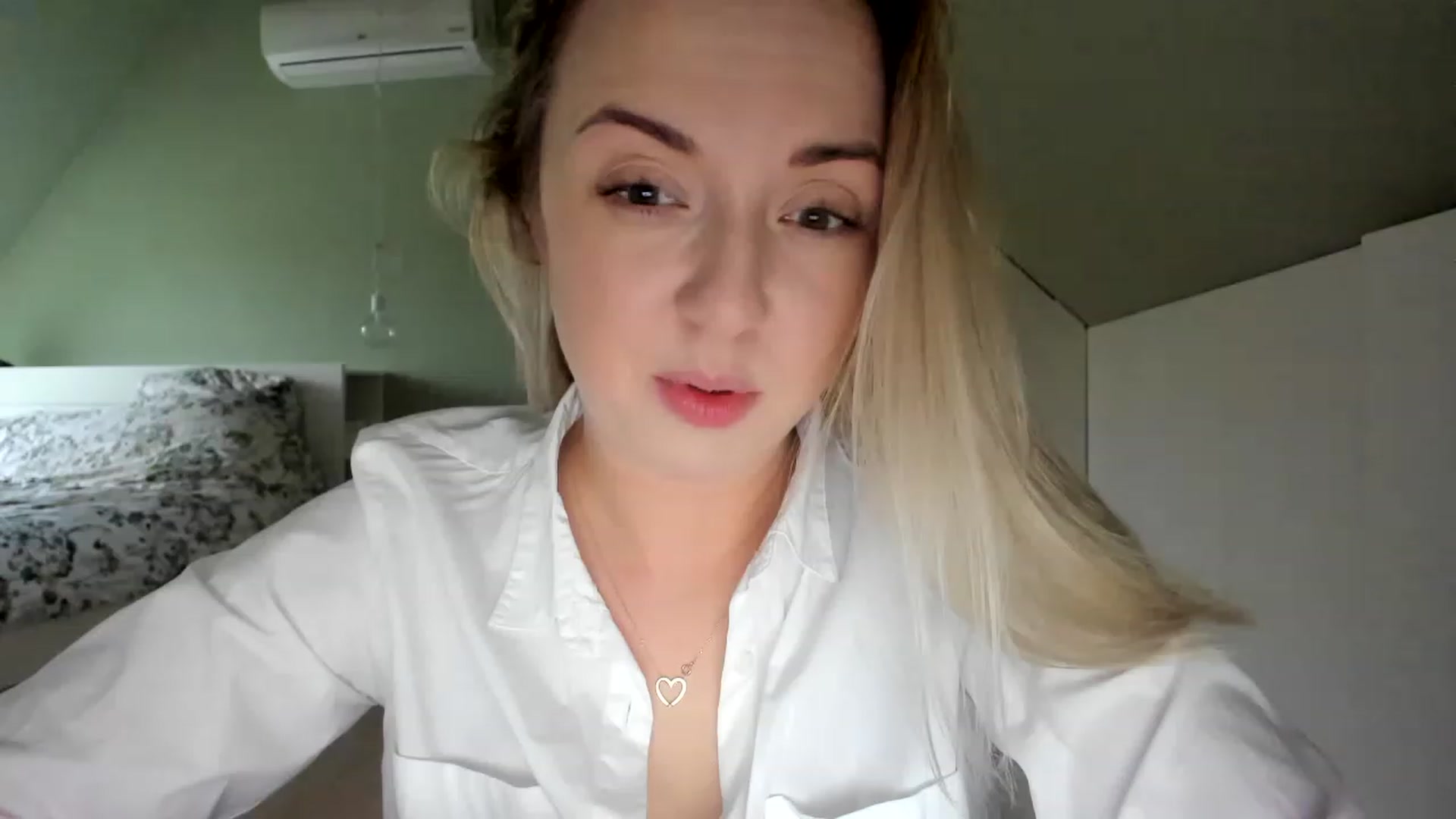 Gallery image thumbnail from AliceSmiley's myfreecams stream on, 12/02/2022, 10:29 image 12 of 20