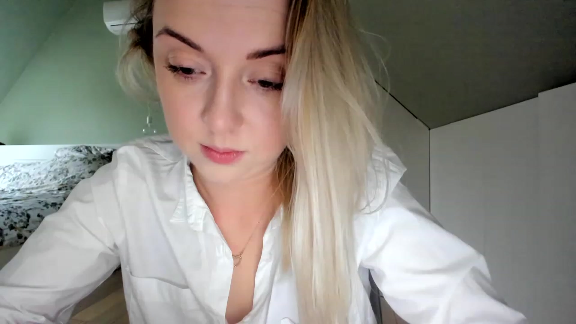 Gallery image thumbnail from AliceSmiley's myfreecams stream on, 12/02/2022, 10:29 image 16 of 20