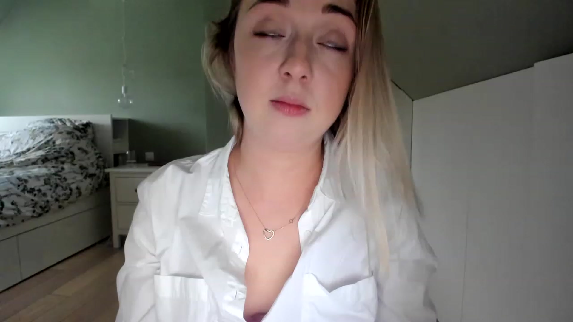 Gallery image thumbnail from AliceSmiley's myfreecams stream on, 12/02/2022, 11:46 image 8 of 20