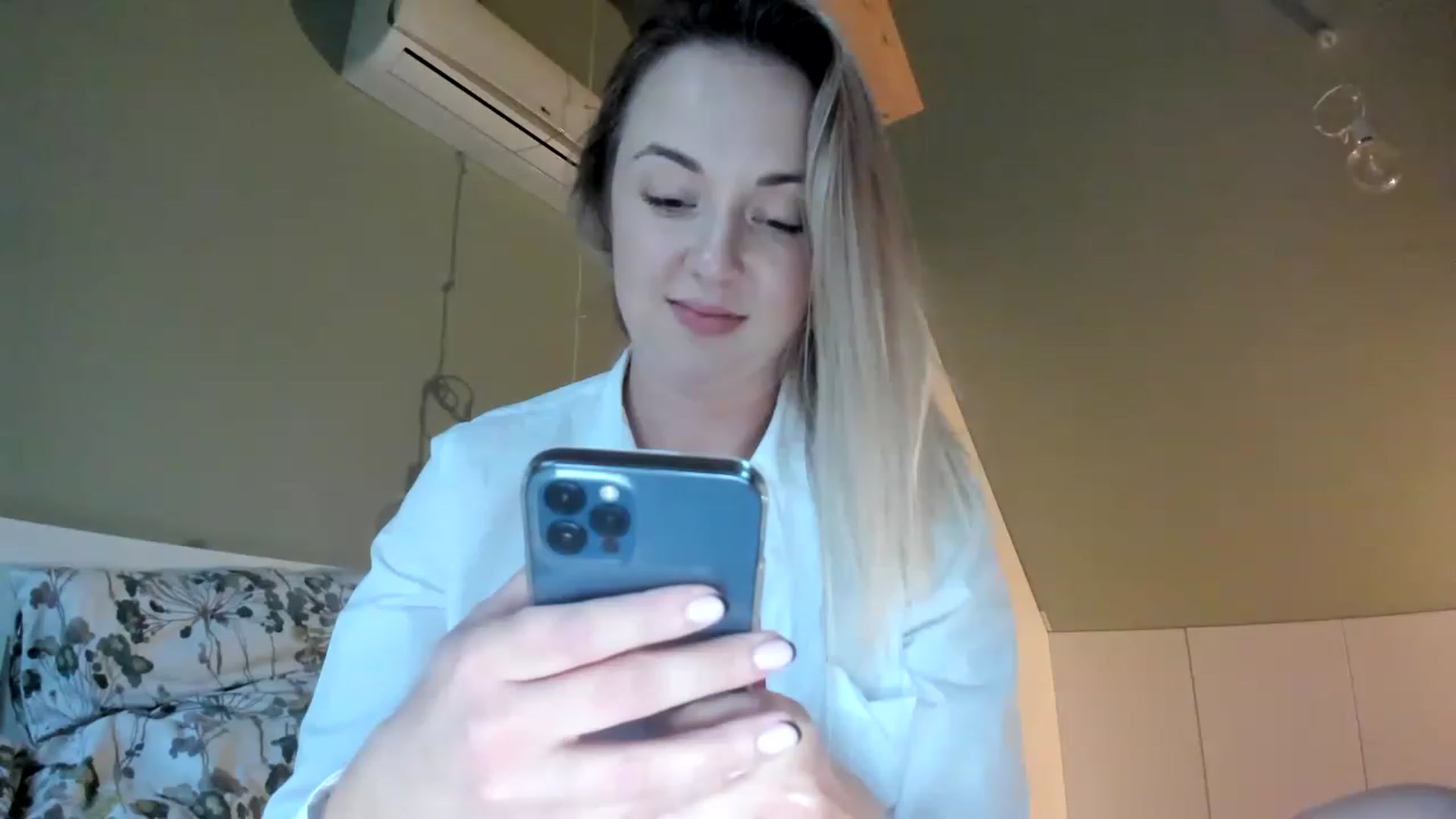 Gallery image thumbnail from AliceSmiley's myfreecams stream on, 12/02/2022, 14:37 image 14 of 20
