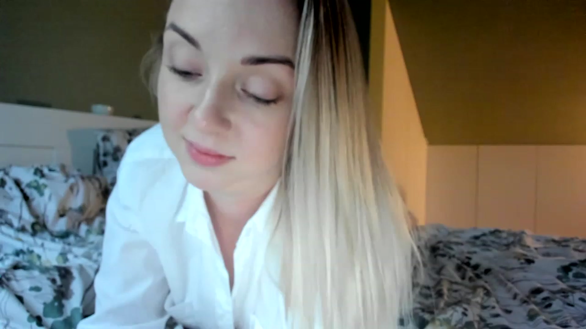 Gallery image thumbnail from AliceSmiley's myfreecams stream on, 12/02/2022, 14:37 image 11 of 20