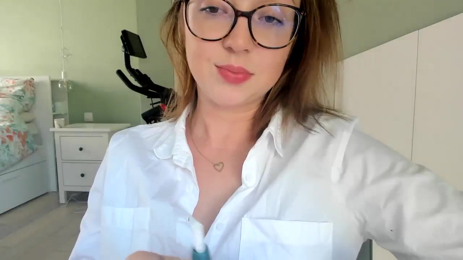 Gallery image thumbnail from AliceSmiley's myfreecams stream on, 10/13/2023, 11:01 image 3 of 20