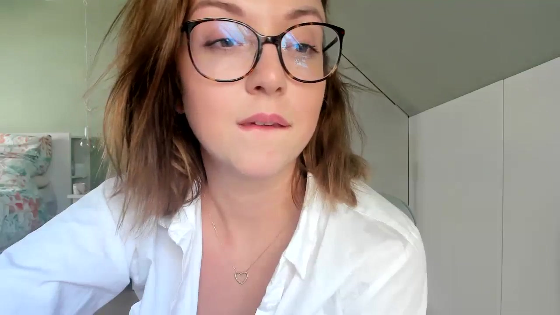 Gallery image thumbnail from AliceSmiley's myfreecams stream on, 10/13/2023, 11:01 image 19 of 20