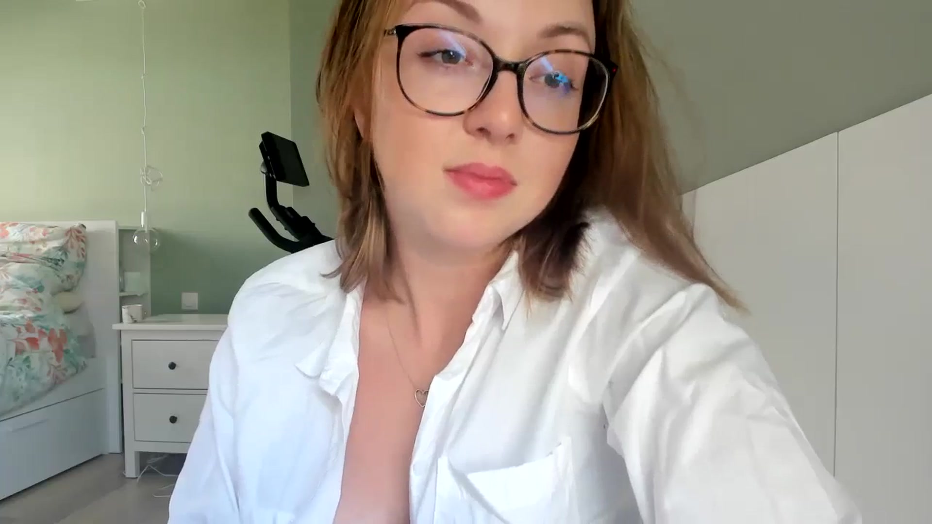 Gallery image thumbnail from AliceSmiley's myfreecams stream on, 10/13/2023, 11:01 image 16 of 20