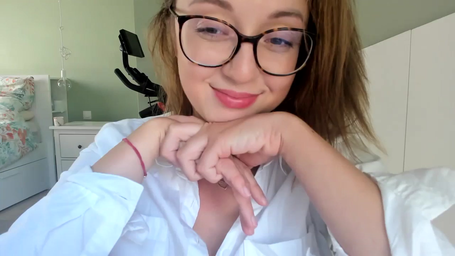 Gallery image thumbnail from AliceSmiley's myfreecams stream on, 10/13/2023, 11:01 image 4 of 20