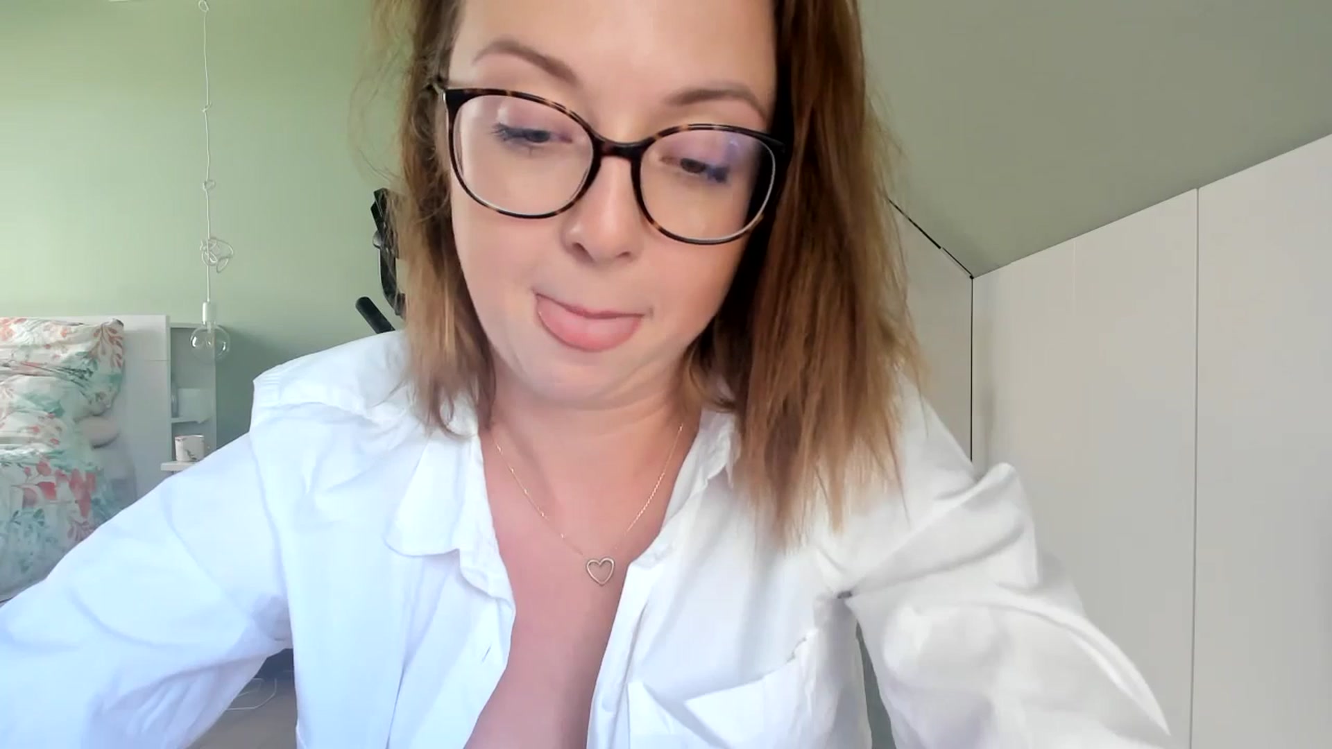 Gallery image thumbnail from AliceSmiley's myfreecams stream on, 10/13/2023, 11:01 image 11 of 20