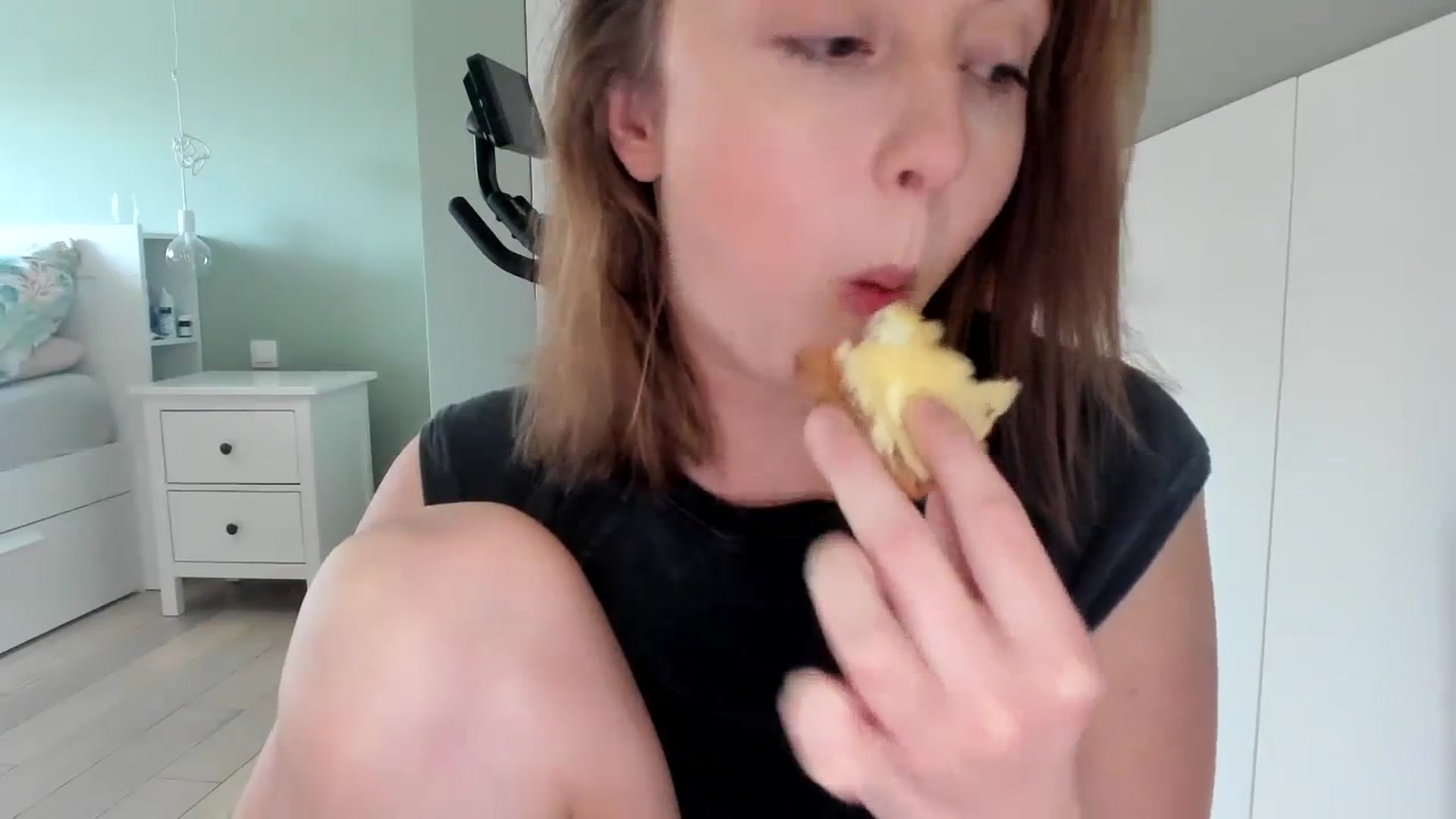Gallery image thumbnail from AliceSmiley's myfreecams stream on, 11/16/2023, 12:42 image 9 of 20