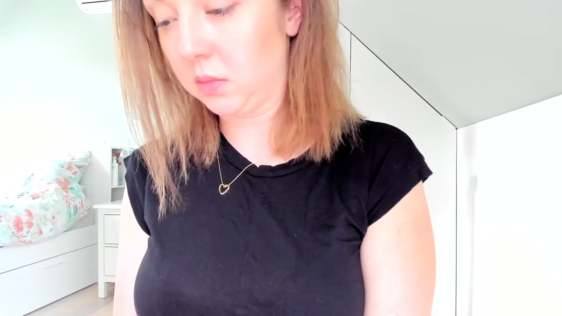 Gallery image thumbnail from AliceSmiley's myfreecams stream on, 01/22/2024, 11:56 image 16 of 20