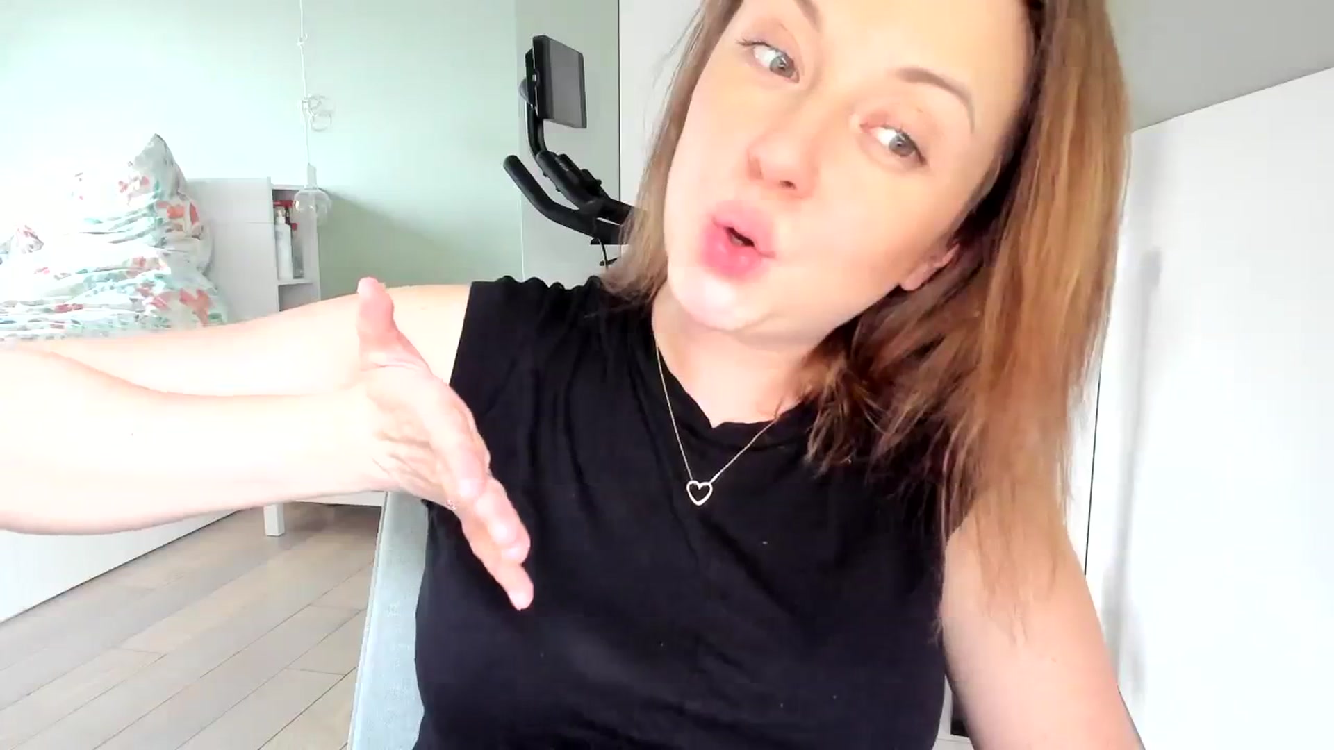 Gallery image thumbnail from AliceSmiley's myfreecams stream on, 01/22/2024, 14:29 image 6 of 20