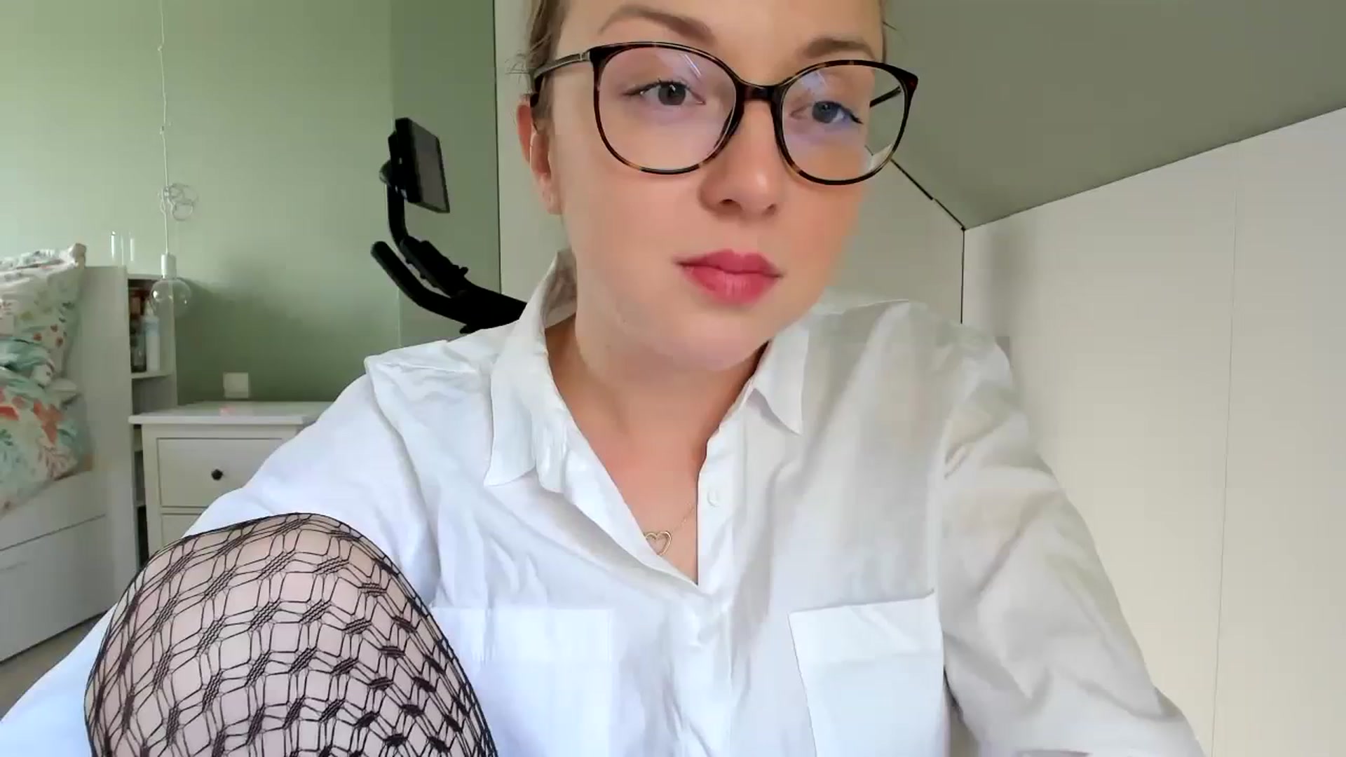 Gallery image thumbnail from AliceSmiley's myfreecams stream on, 02/02/2024, 11:52 image 9 of 20