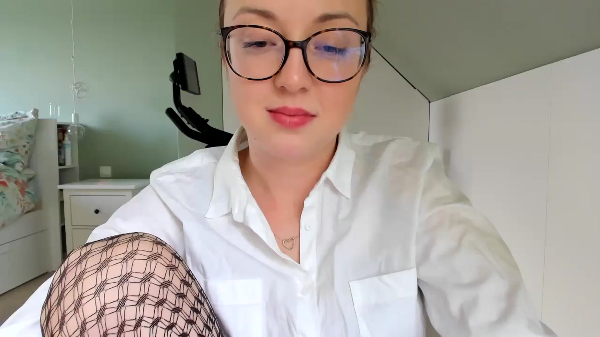 Gallery image thumbnail from AliceSmiley's myfreecams stream on, 02/02/2024, 11:52 image 12 of 20