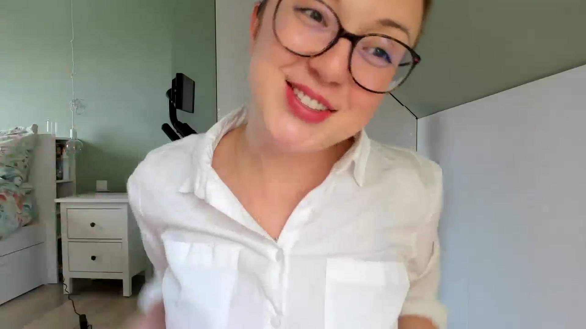 Gallery image thumbnail from AliceSmiley's myfreecams stream on, 02/02/2024, 13:07 image 4 of 20