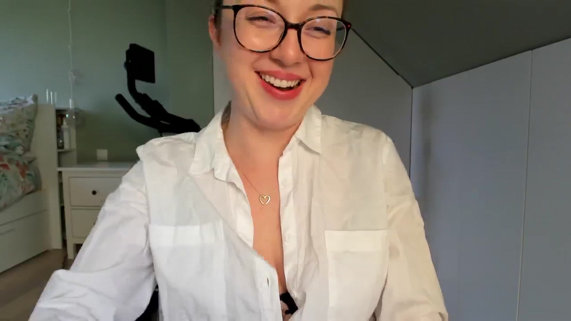 Gallery image thumbnail from AliceSmiley's myfreecams stream on, 02/02/2024, 13:29 image 11 of 20