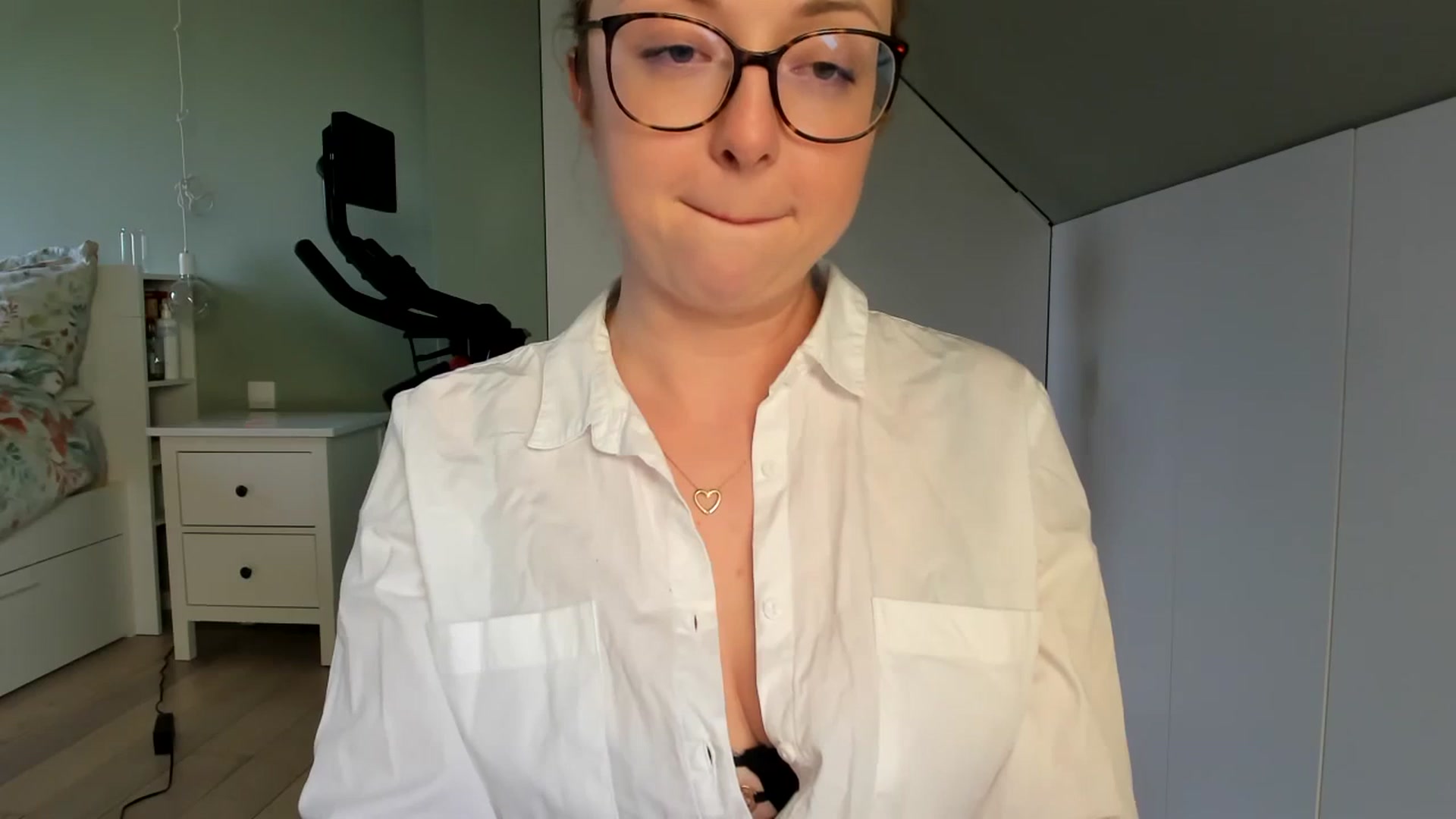 Gallery image thumbnail from AliceSmiley's myfreecams stream on, 02/02/2024, 13:29 image 14 of 20