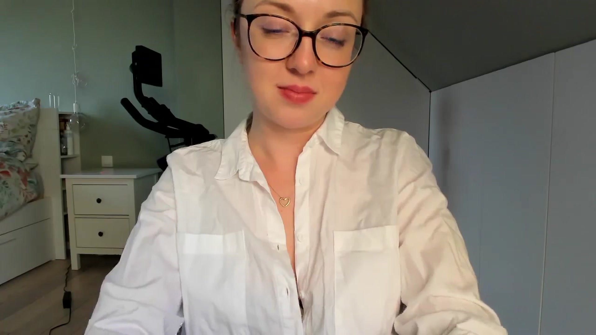 Gallery image thumbnail from AliceSmiley's myfreecams stream on, 02/02/2024, 13:29 image 13 of 20
